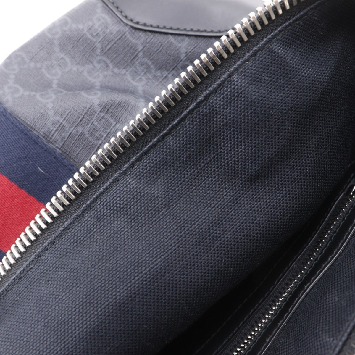 Gucci Black Gg Supreme Messenger Bag Shoulder Bag (Pre-Owned)