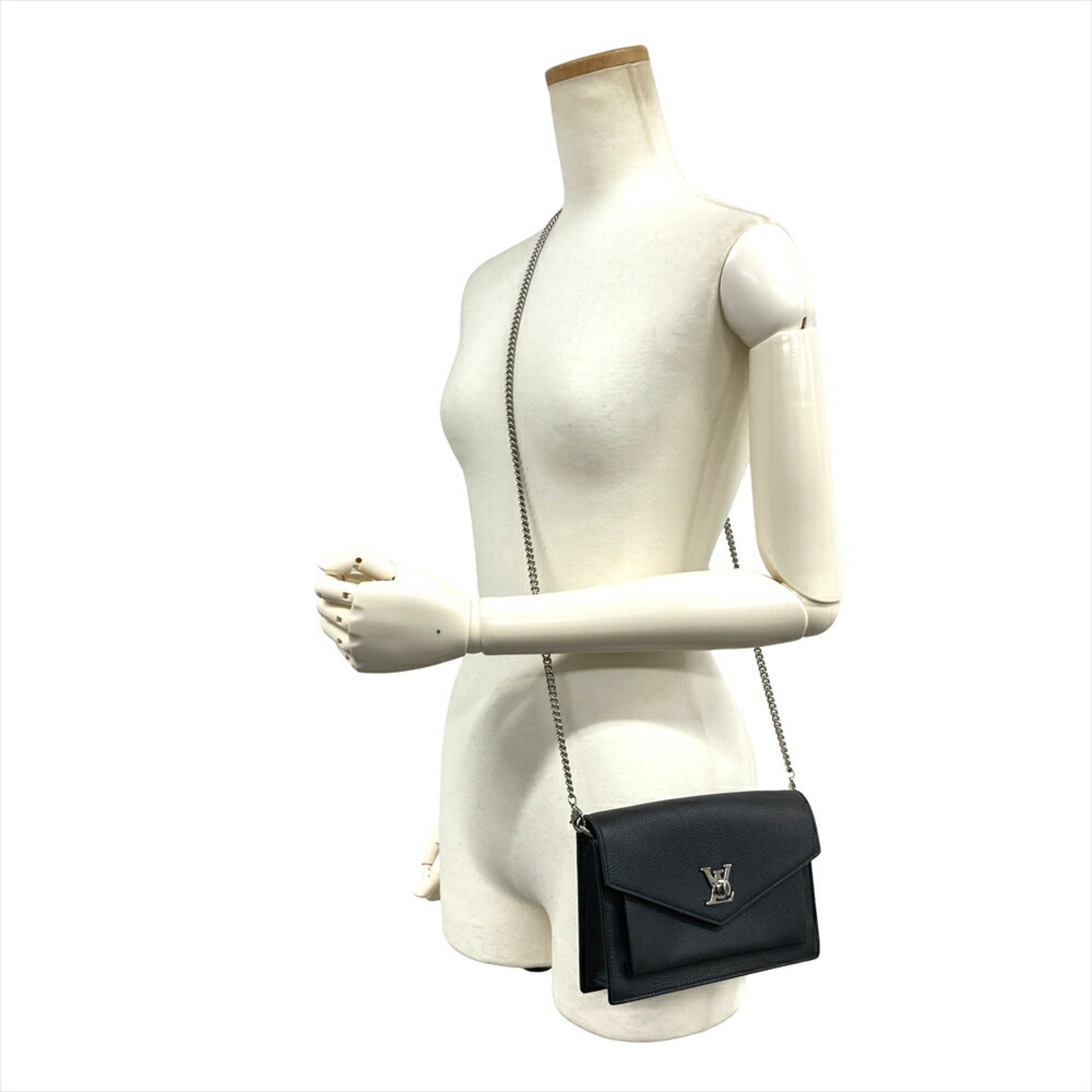 Louis Vuitton Black Leather Pochette Shoulder Bag (Pre-Owned)