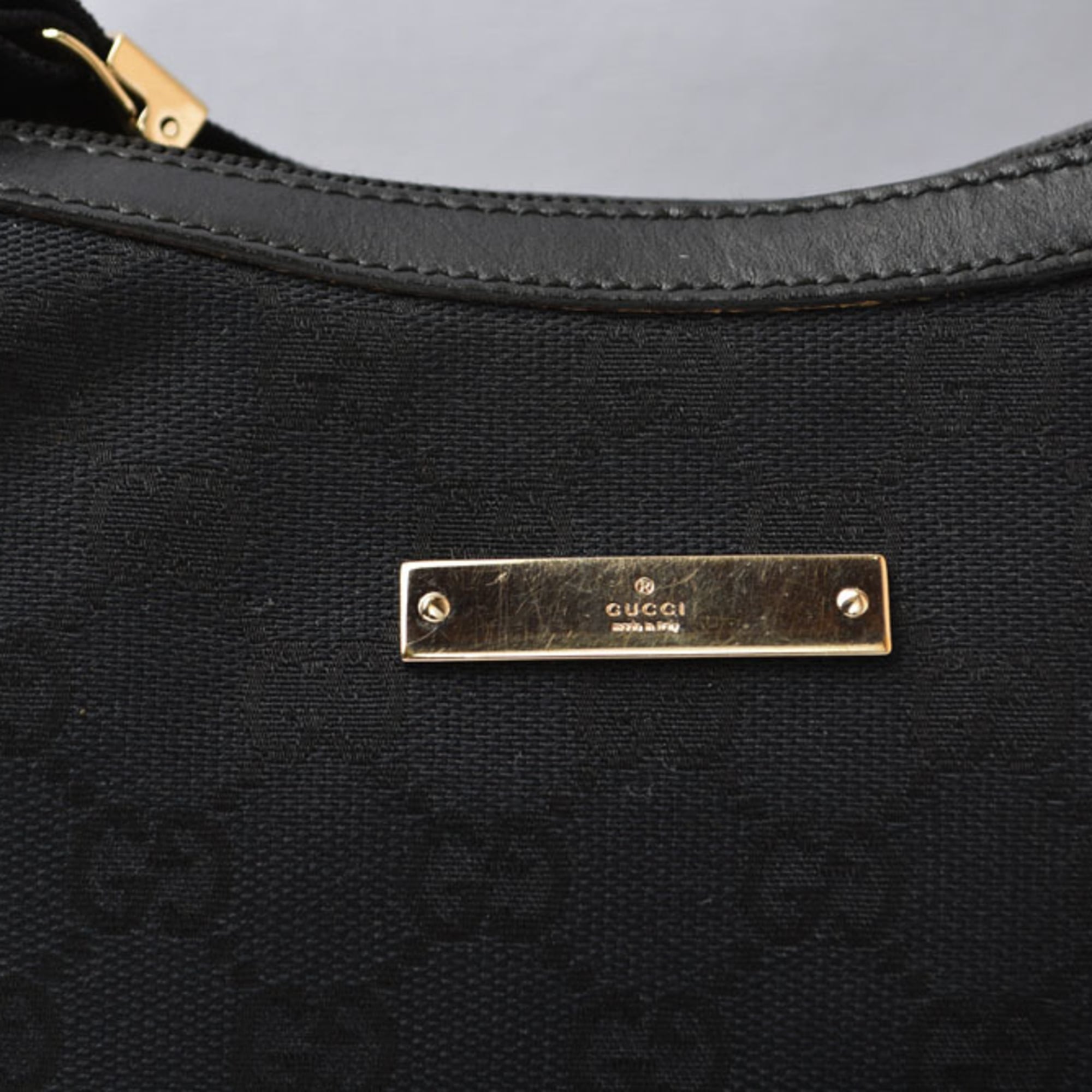 Gucci Black Gg Canvas Shoulder Bag (Pre-Owned)