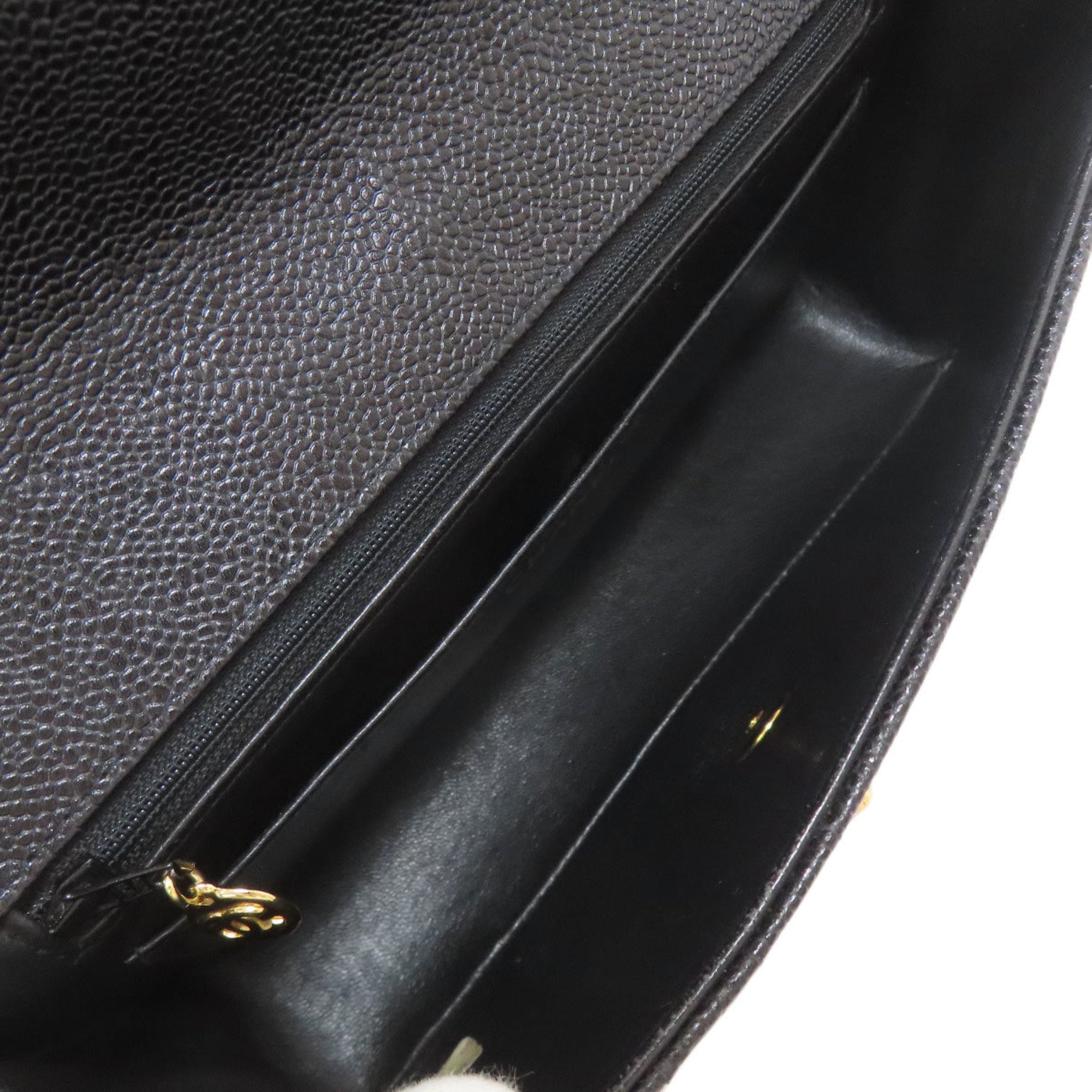 Chanel Black Leather Shoulder Bag (Pre-Owned)
