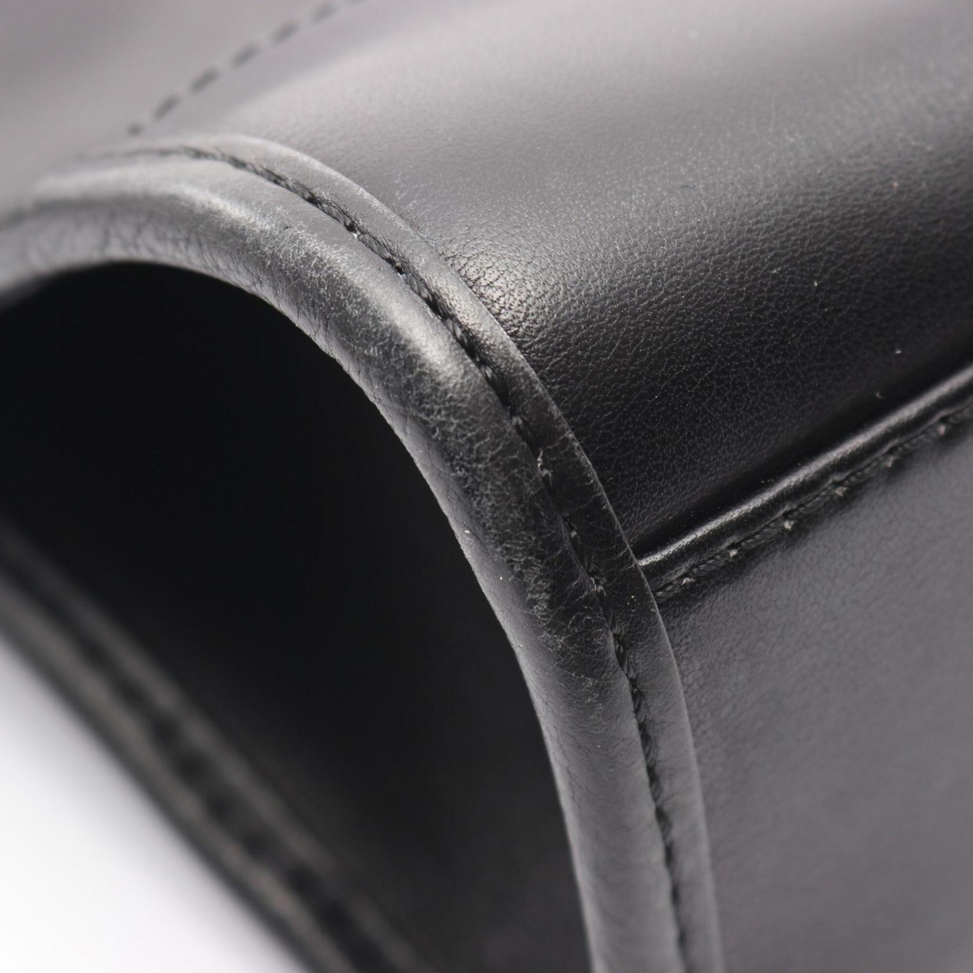 Loewe Black Leather Shoulder Bag (Pre-Owned)