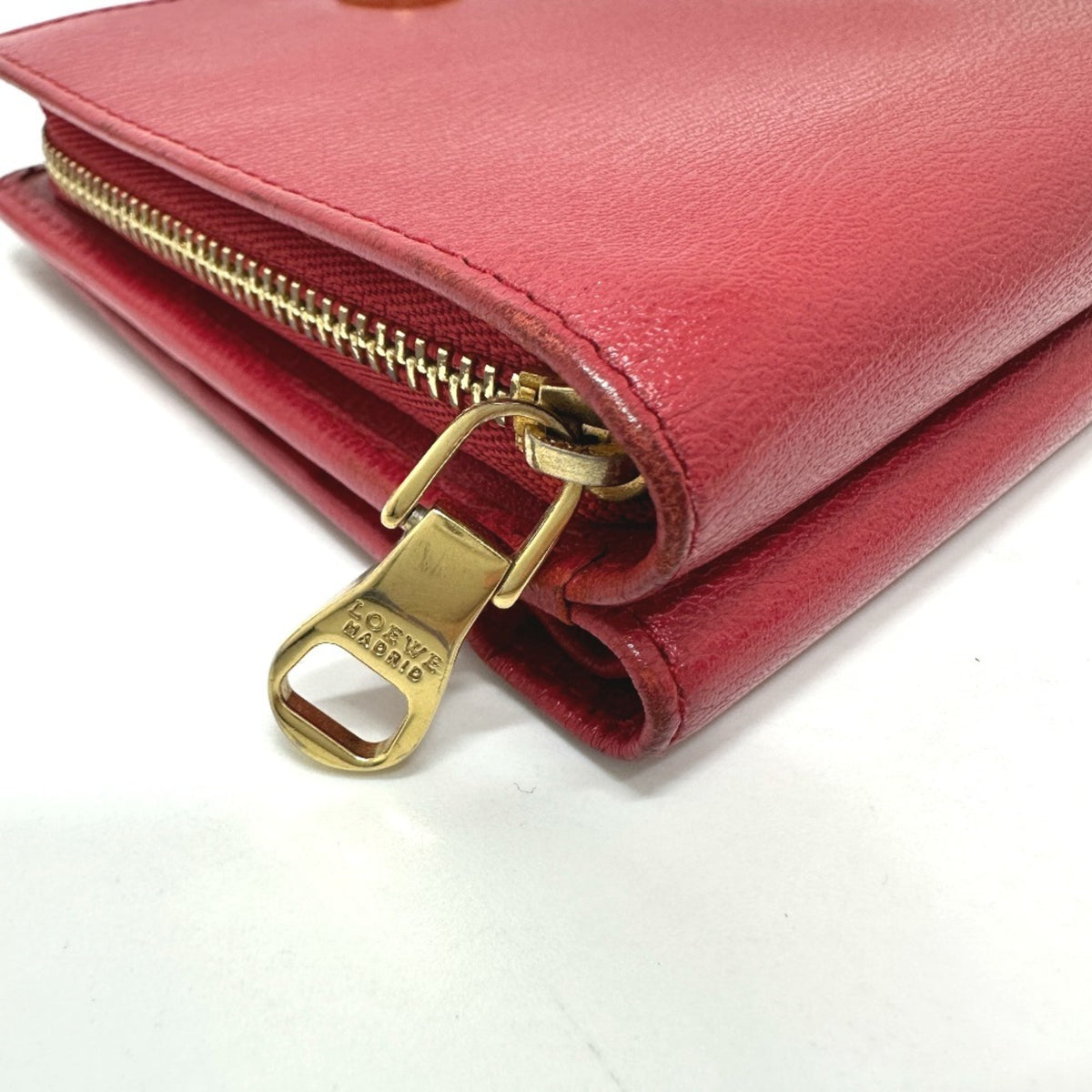 Loewe Red Color Leather Wallet (Bi-Fold) (Pre-Owned)