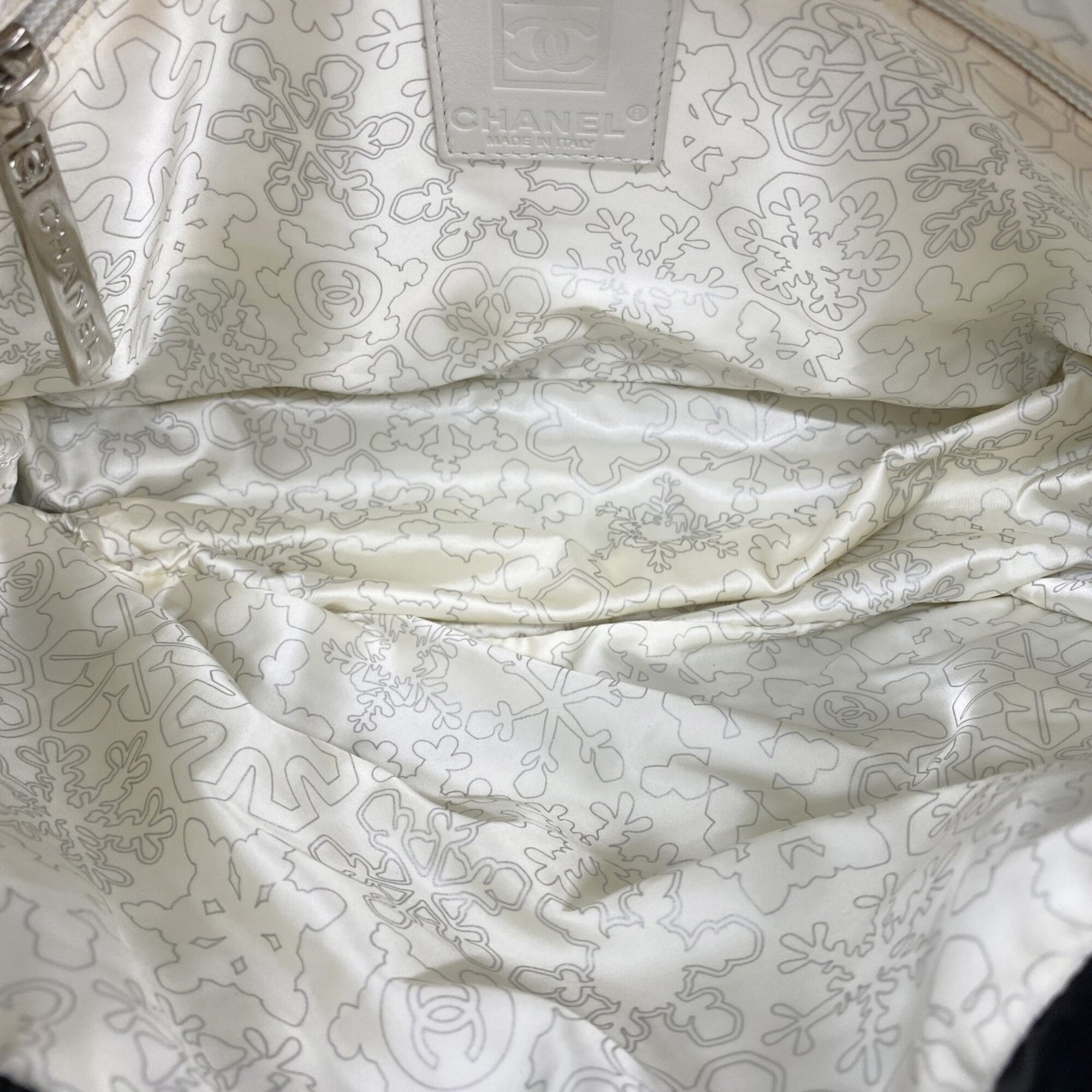 Chanel Black Nylon Shoulder Bag (Pre-Owned)