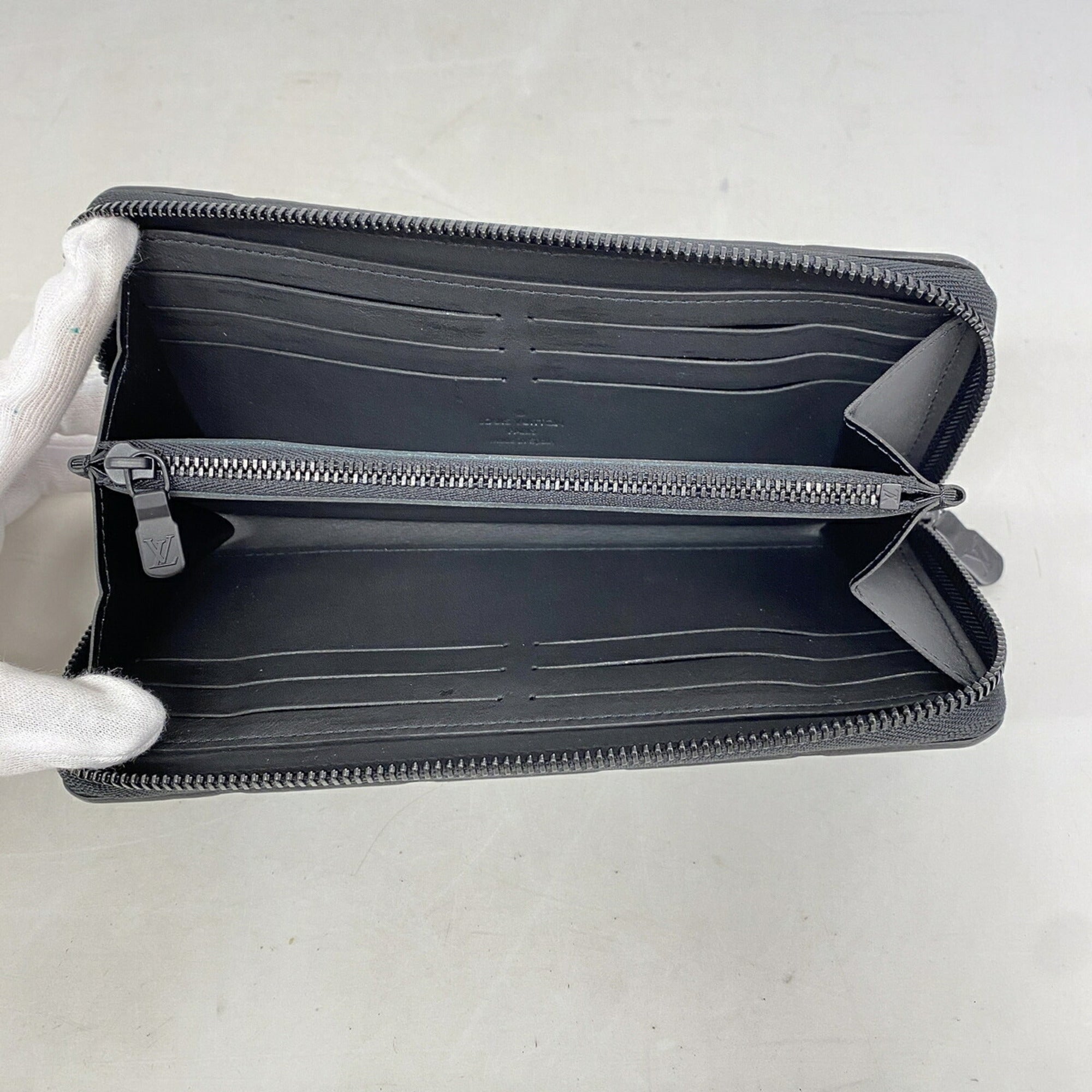 Louis Vuitton Black Long Wallet (Bi-Fold) (Pre-Owned)