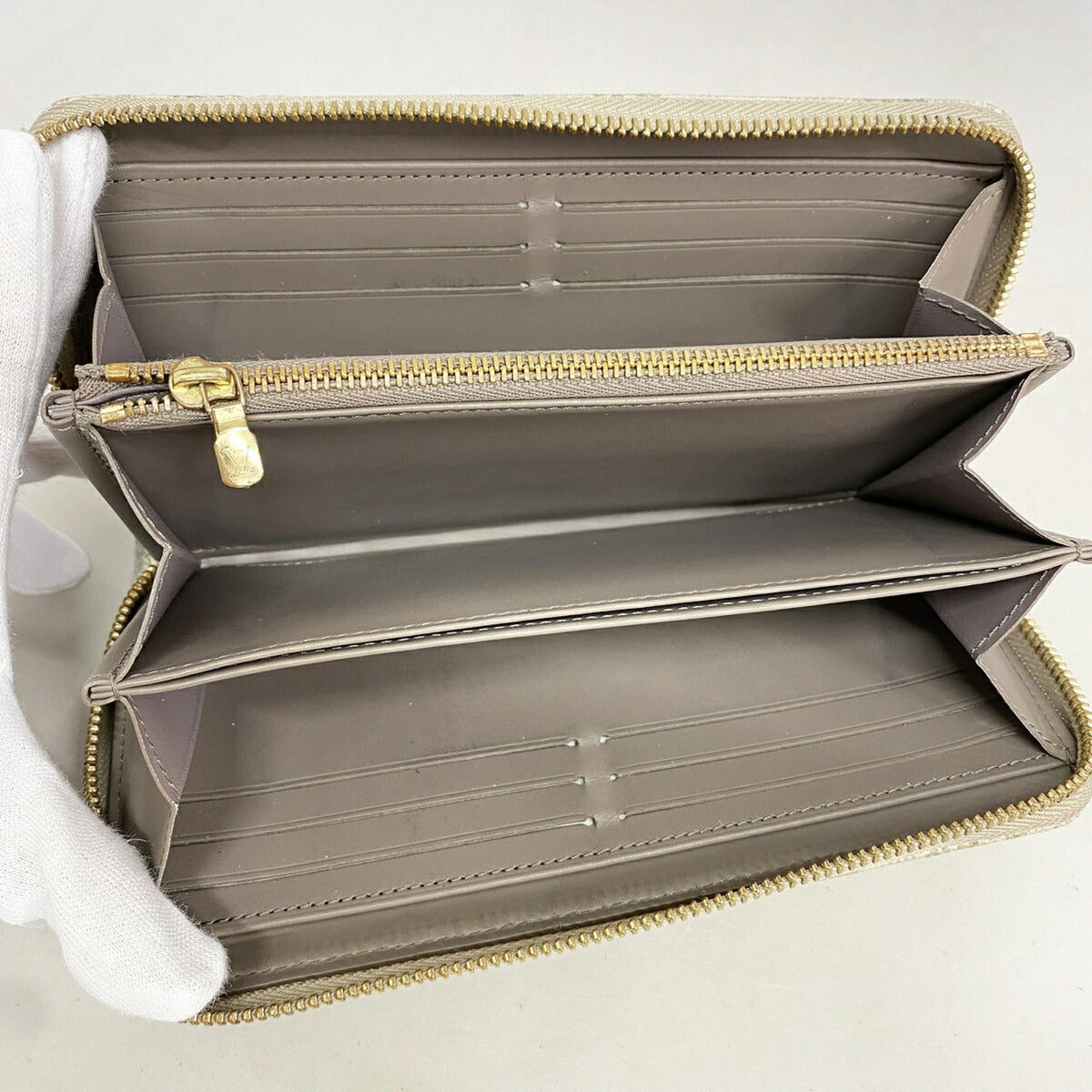 Louis Vuitton Gray White Long Wallet (Bi-Fold) (Pre-Owned)