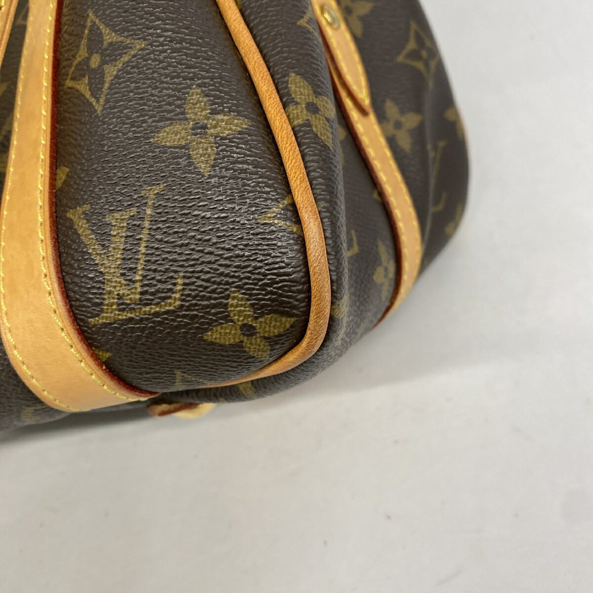 Louis Vuitton Brown Shoulder Bag (Pre-Owned)
