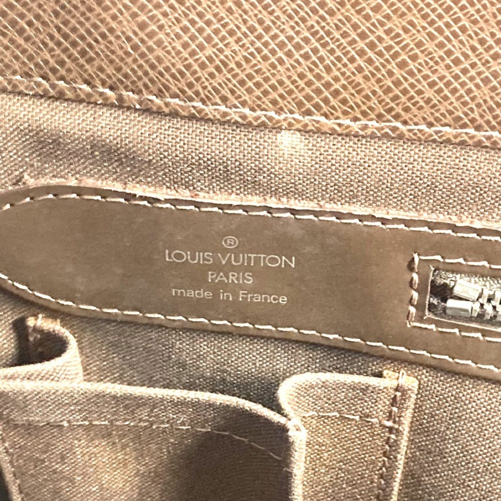 Louis Vuitton Brown Grizzly Taiga Leather Handbag Tote Bag (Pre-Owned)