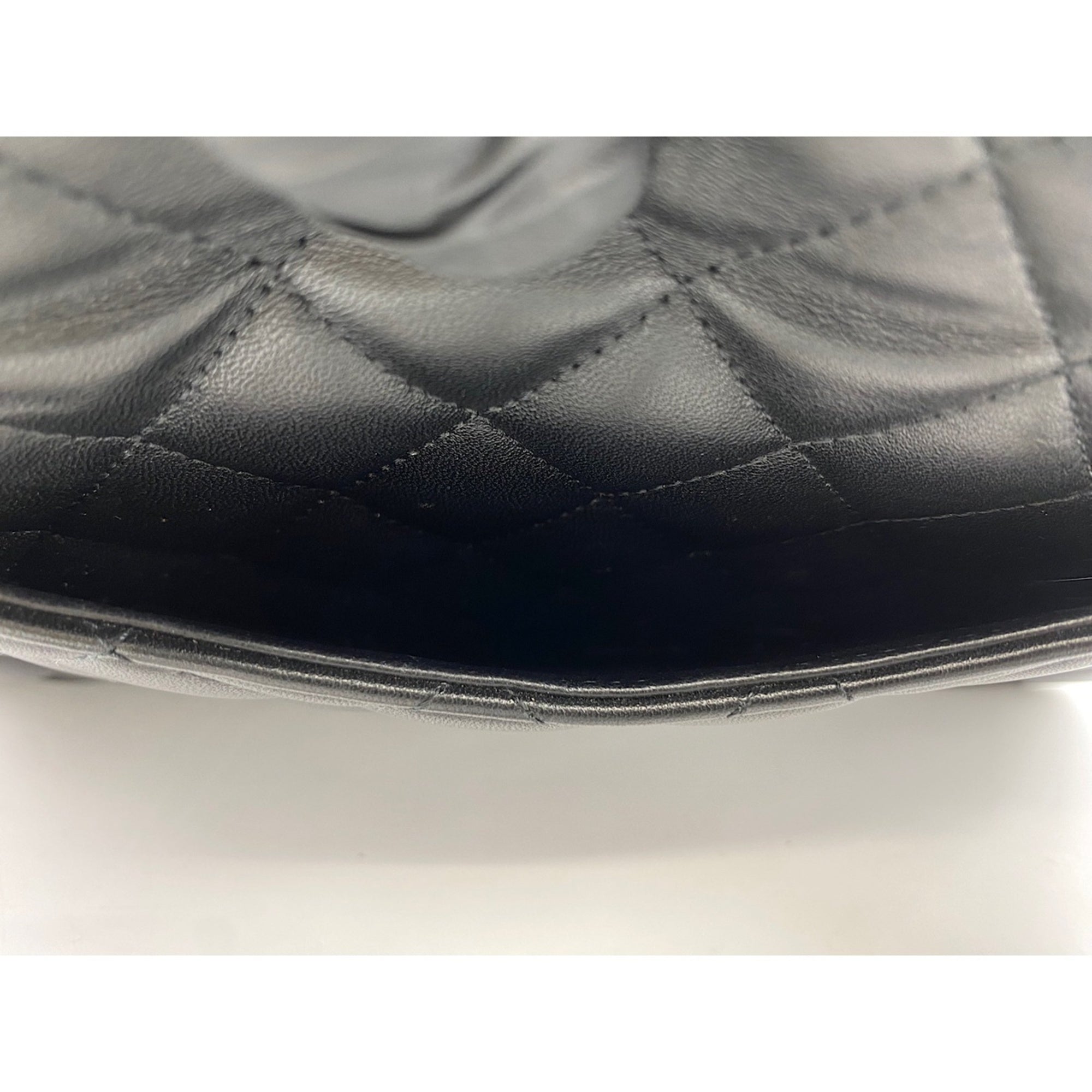 Chanel Black Shoulder Bag (Pre-Owned)