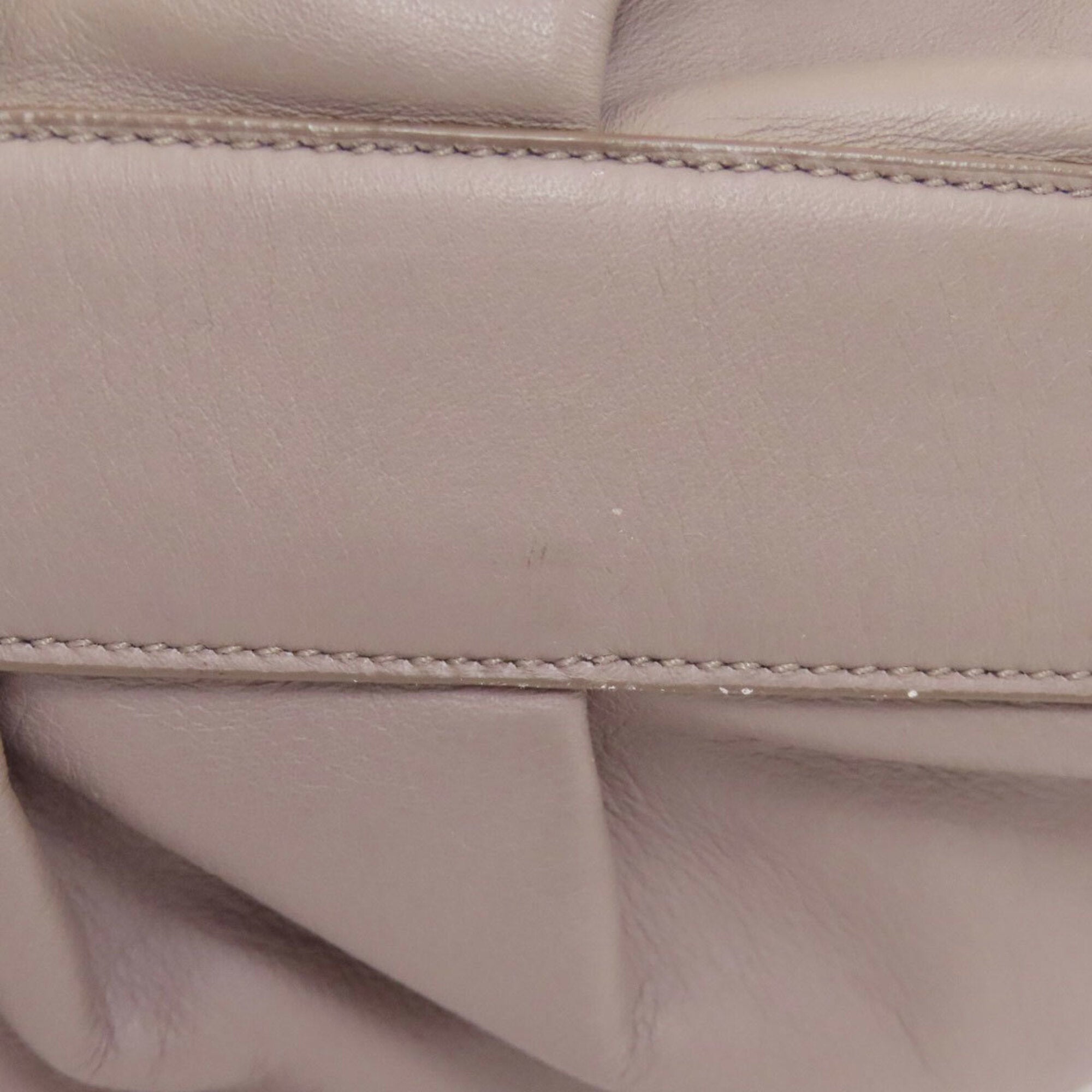 Salvatore Ferragamo Grayish Leather Shoulder Bag (Pre-Owned)