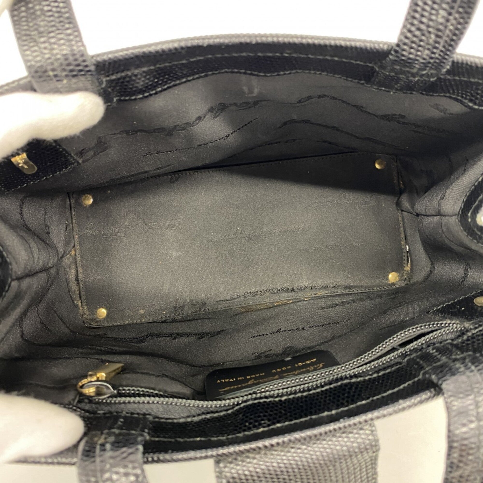 Salvatore Ferragamo Black Leather Handbag (Pre-Owned)