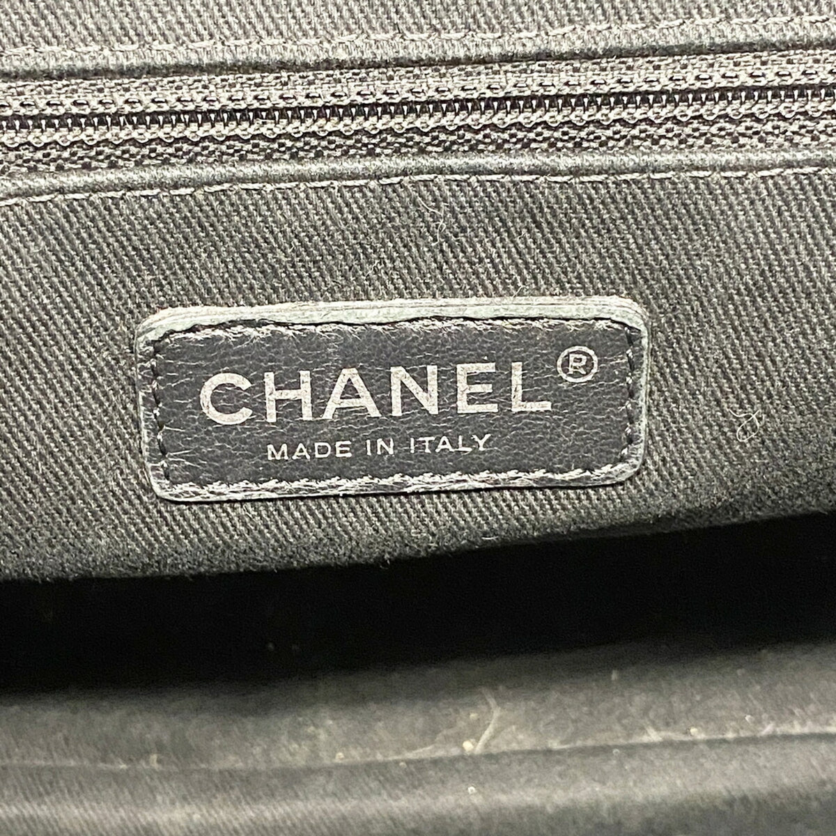 Chanel Black Grained Calfskin Shoulder Bag (Pre-Owned)