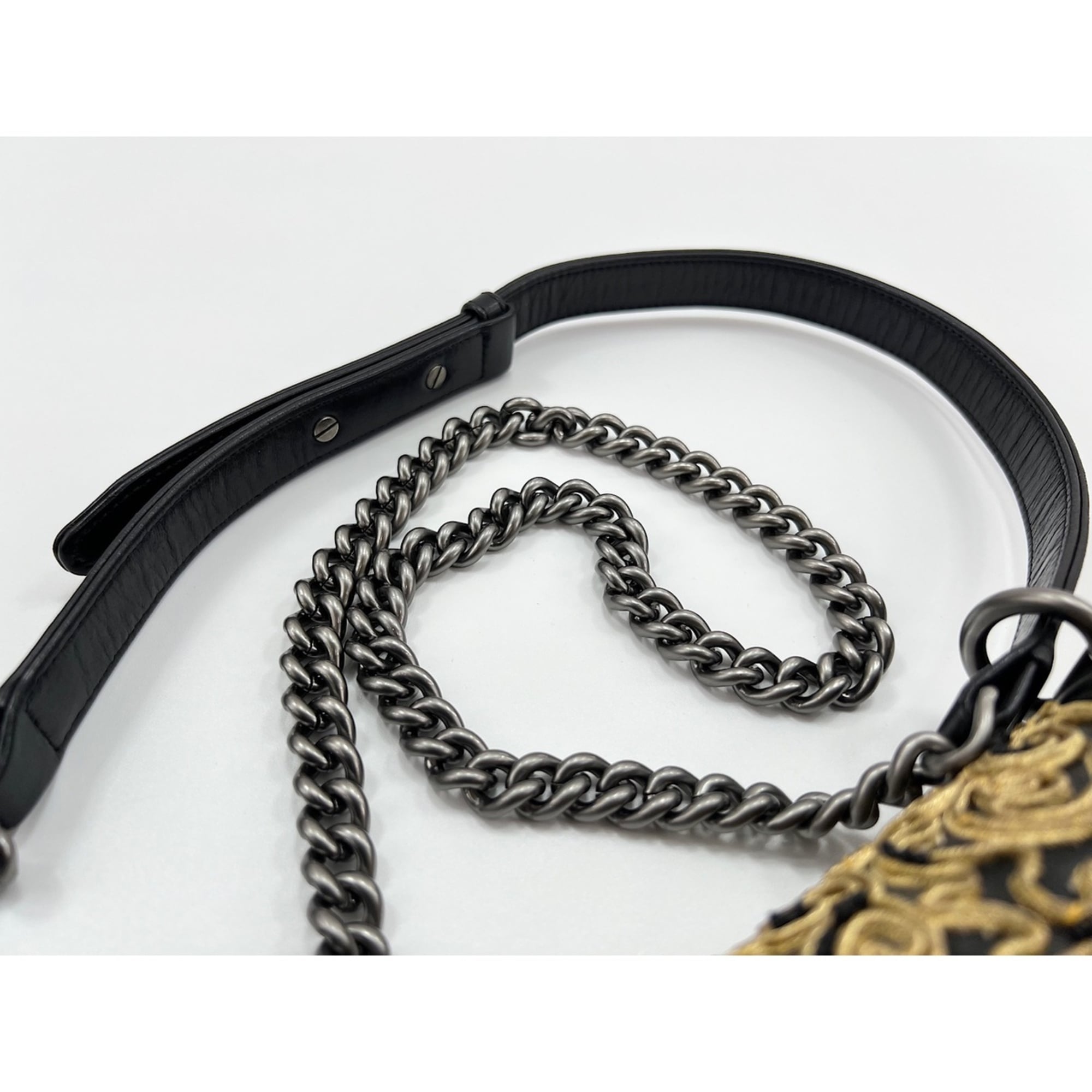 Chanel Black Leather Shoulder Bag (Pre-Owned)