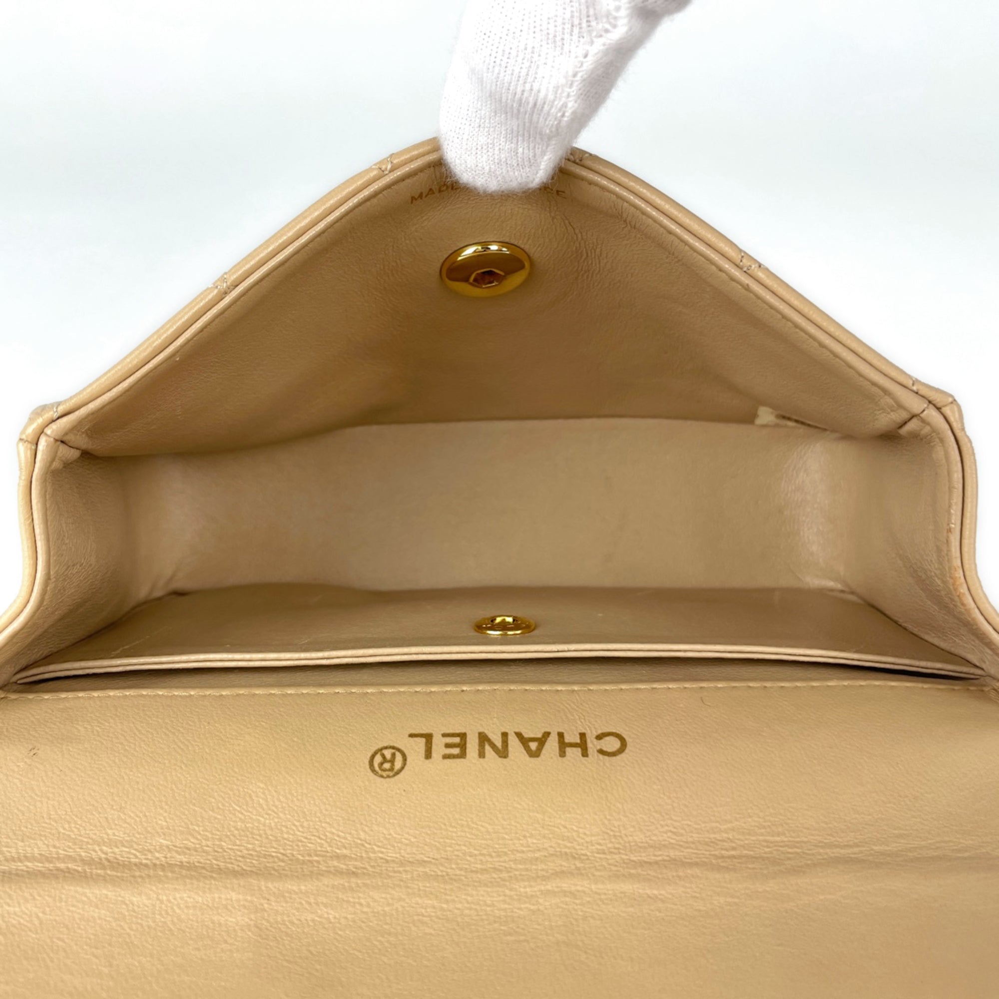 Chanel Beige Leather Shoulder Bag (Pre-Owned)