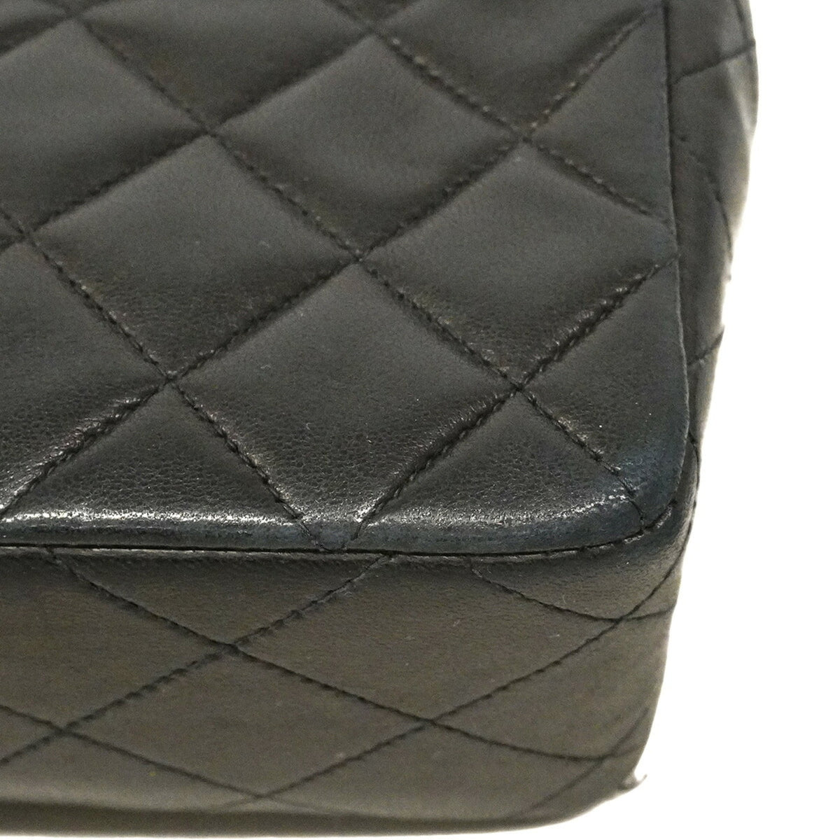 Chanel Black Leather Shoulder Bag (Pre-Owned)