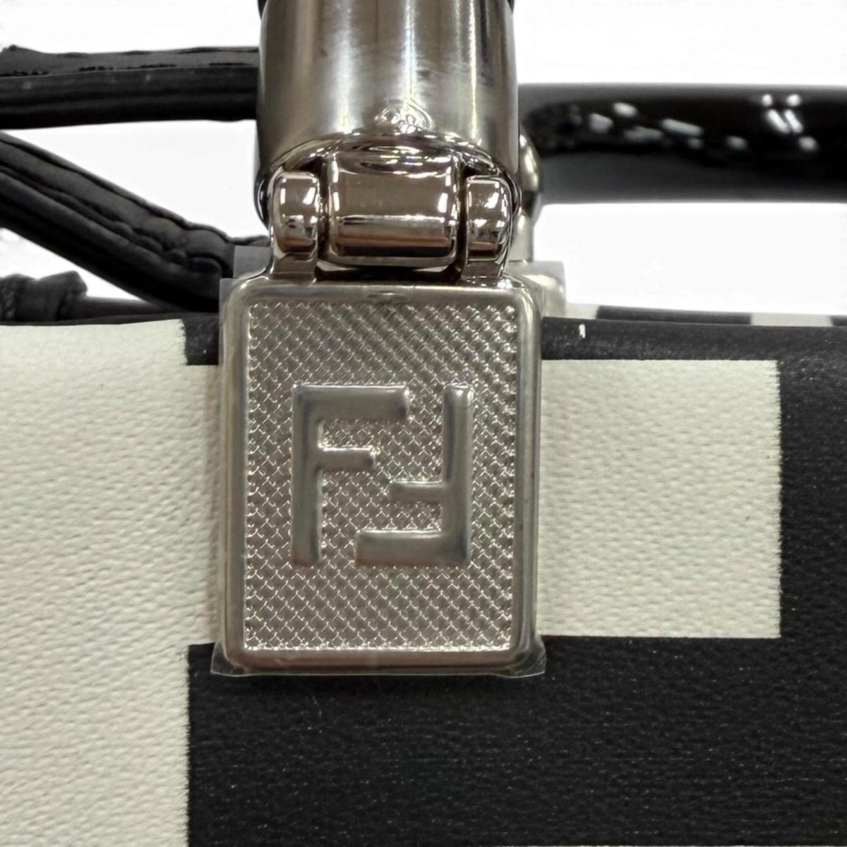 Fendi Black White Leather Handbag (Pre-Owned)