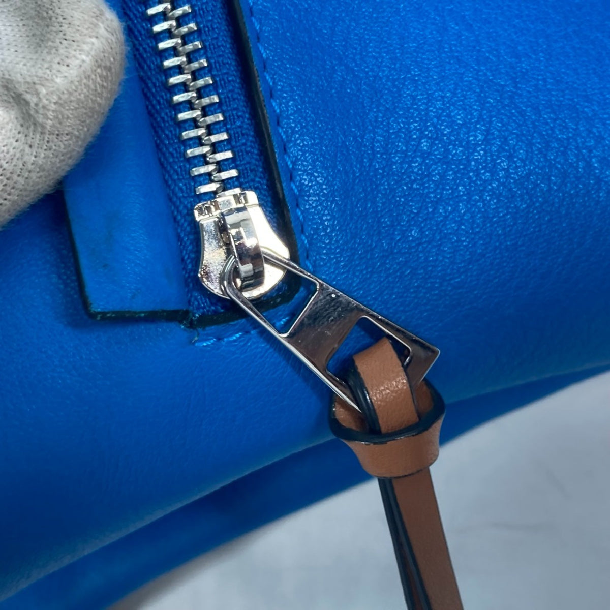 Loewe Blue Leather Shoulder Bag (Pre-Owned)