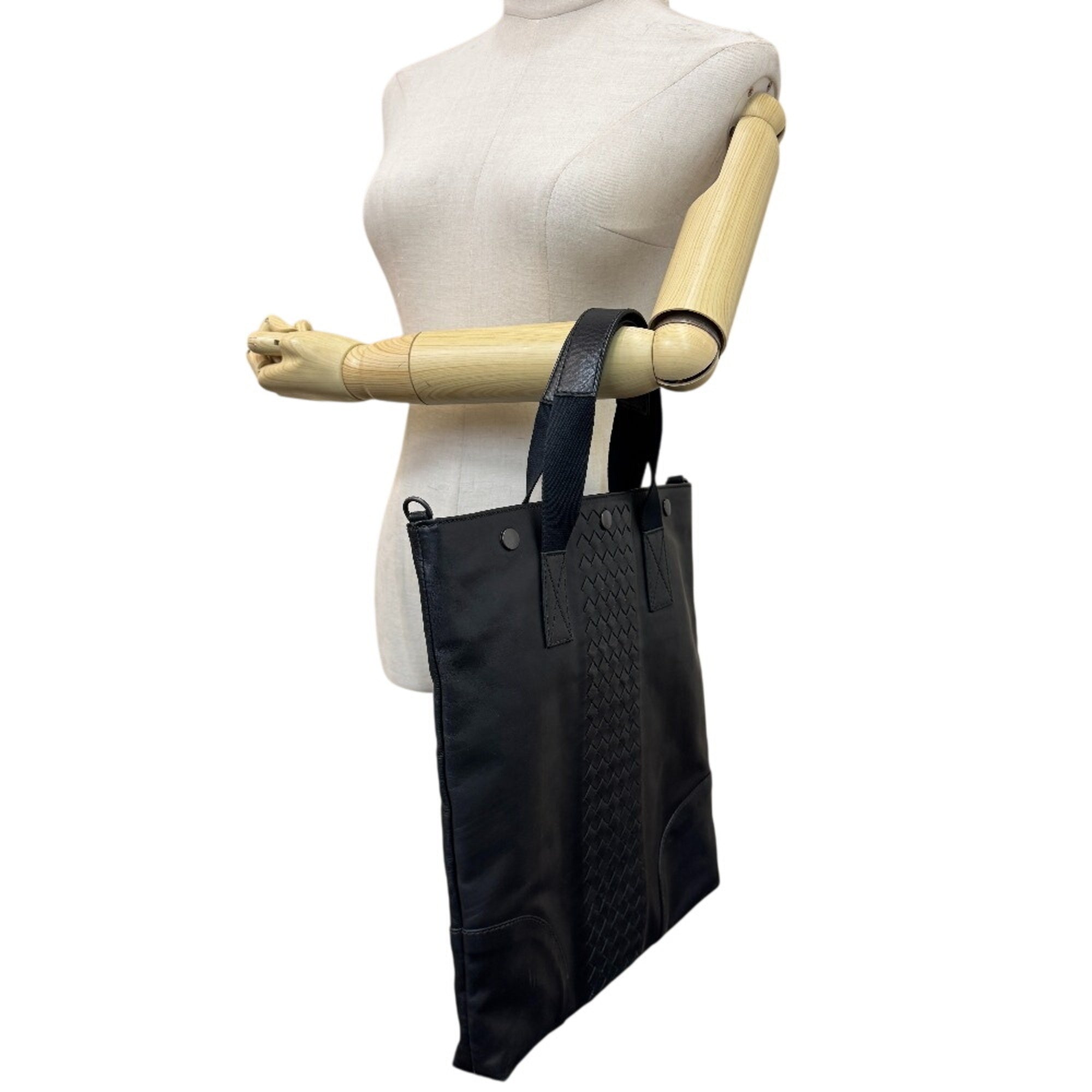 Bottega Veneta Intrecciato Black Leather Tote Bag (Pre-Owned)