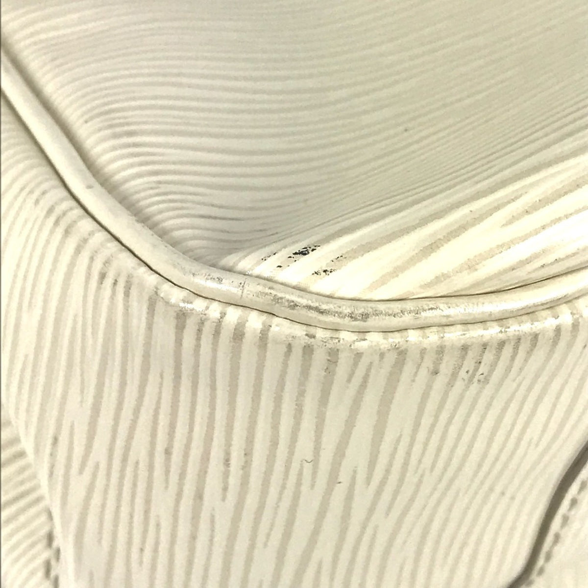 Louis Vuitton Epi White Epi Leather Handbag Tote Bag (Pre-Owned)