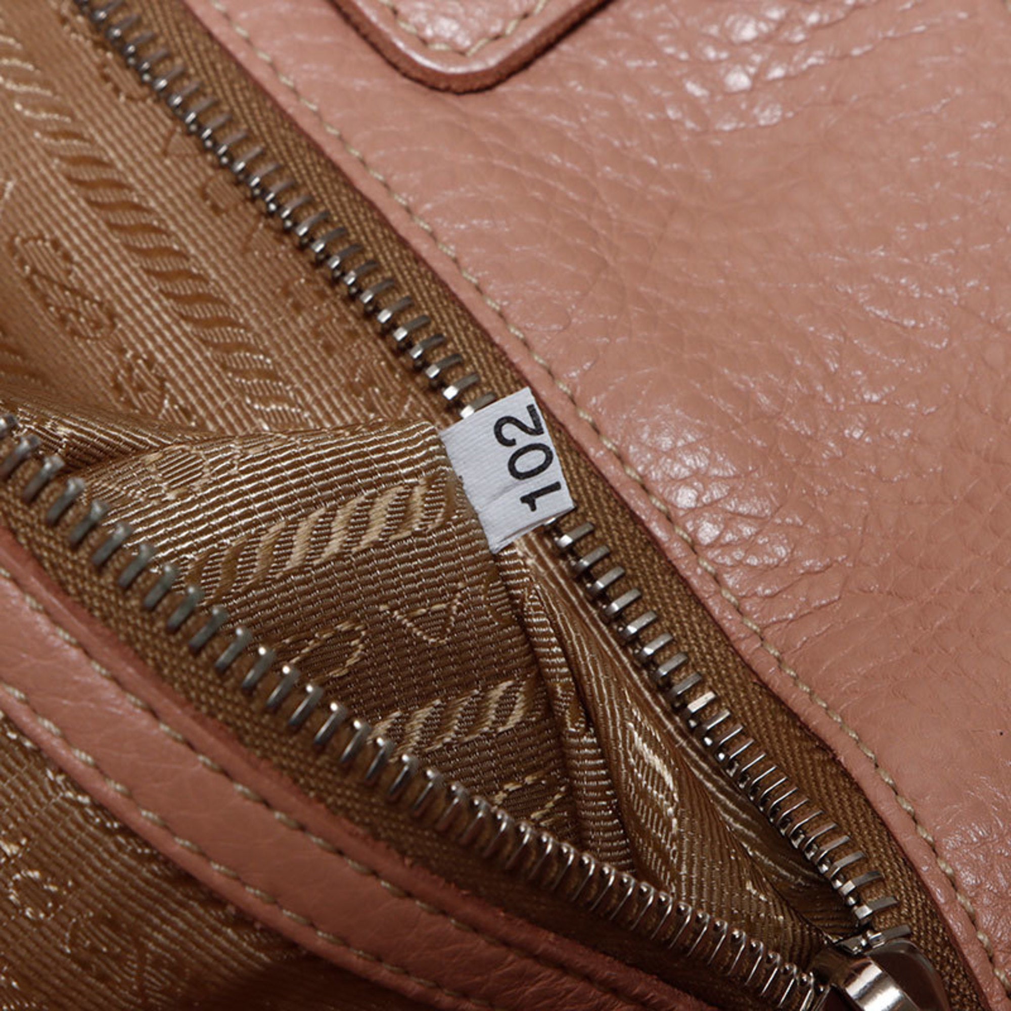 Prada Pink Leather Shoulder Bag (Pre-Owned)