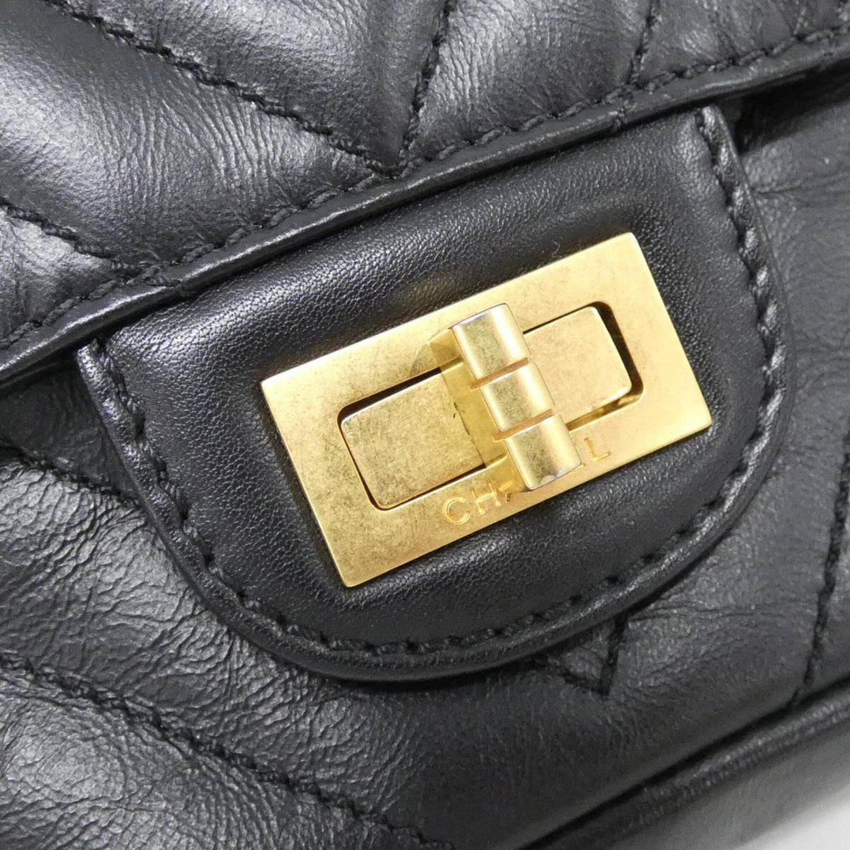 Chanel Black Leather Shoulder Bag (Pre-Owned)