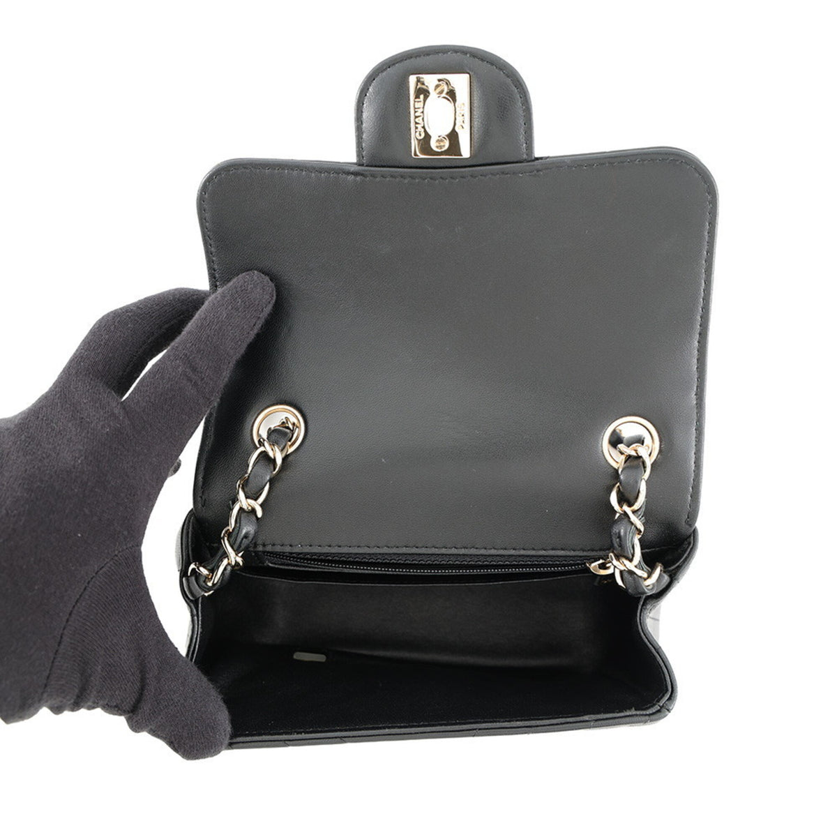 Chanel Black Leather Handbag Shoulder Bag (Pre-Owned)
