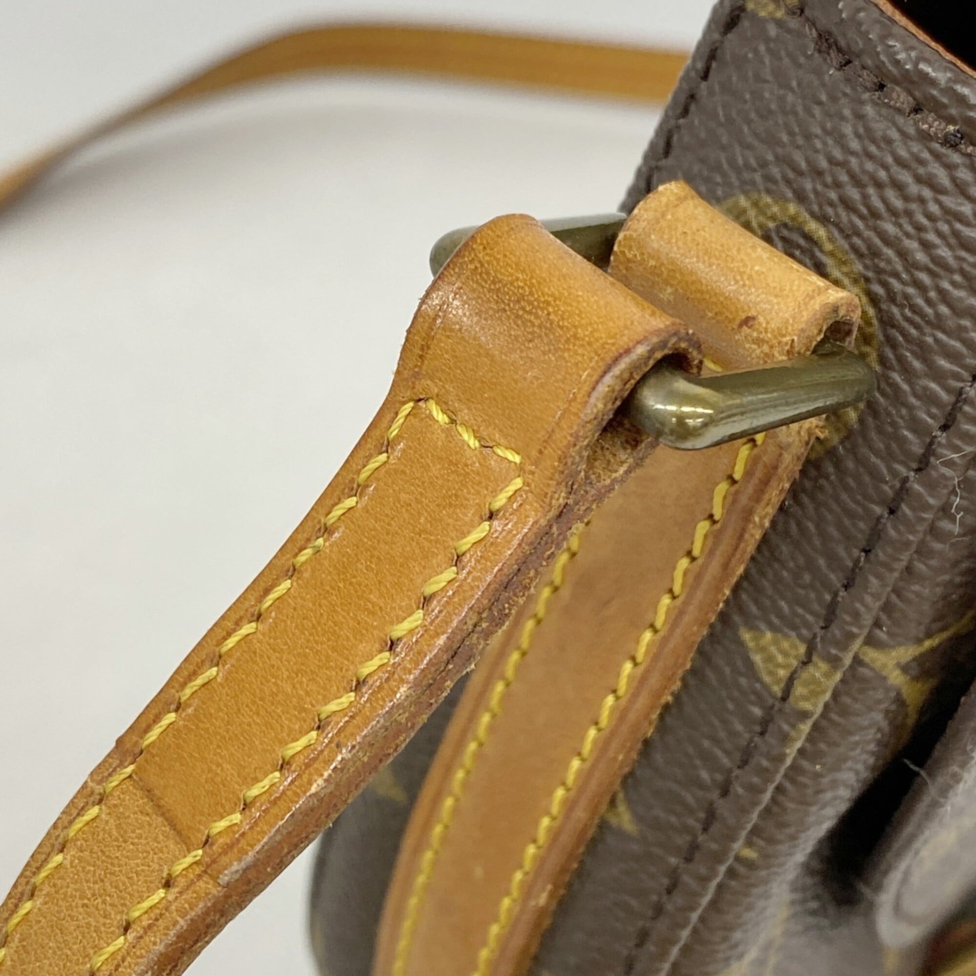 Louis Vuitton Brown Shoulder Bag (Pre-Owned)