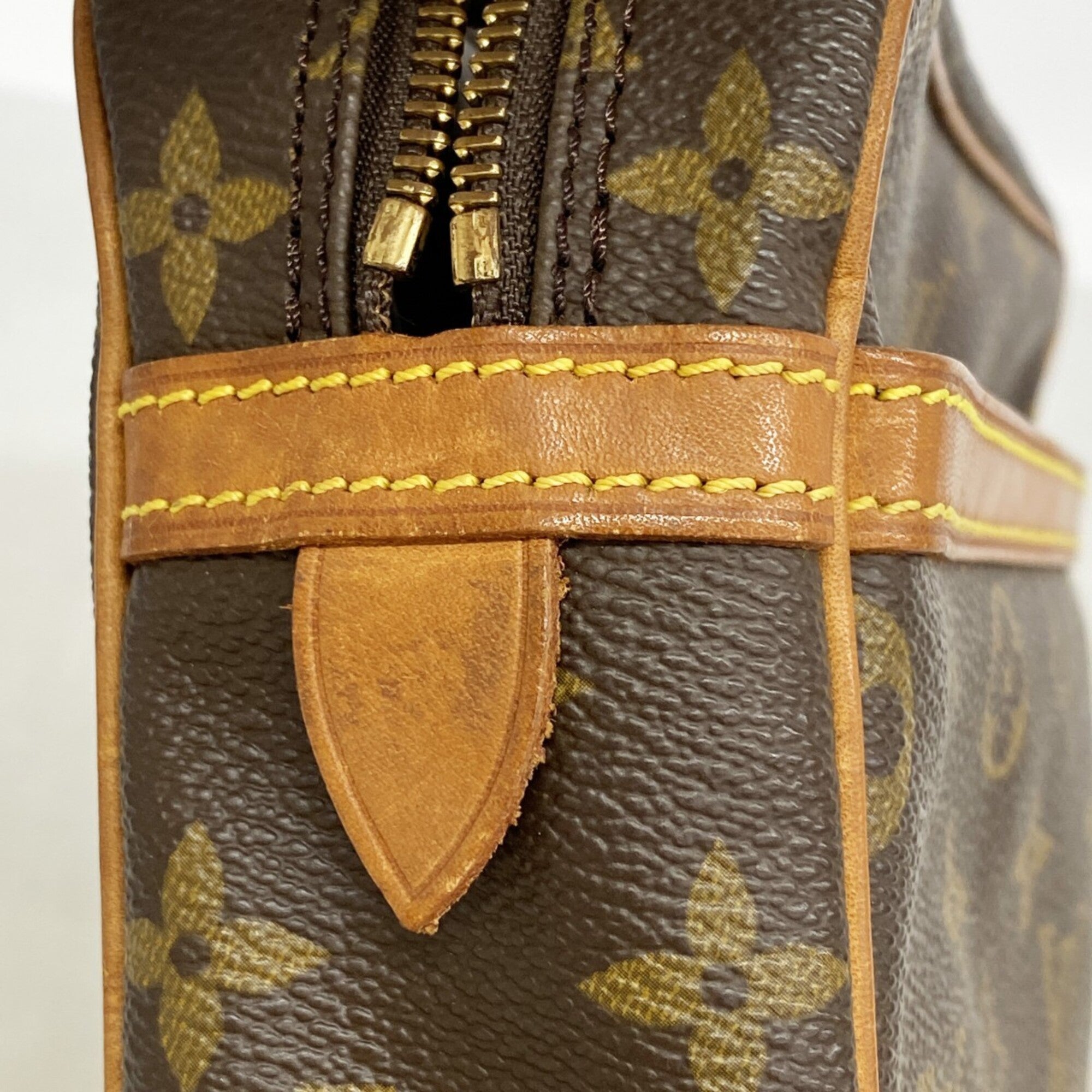 Louis Vuitton Brown Clutch Bag (Pre-Owned)