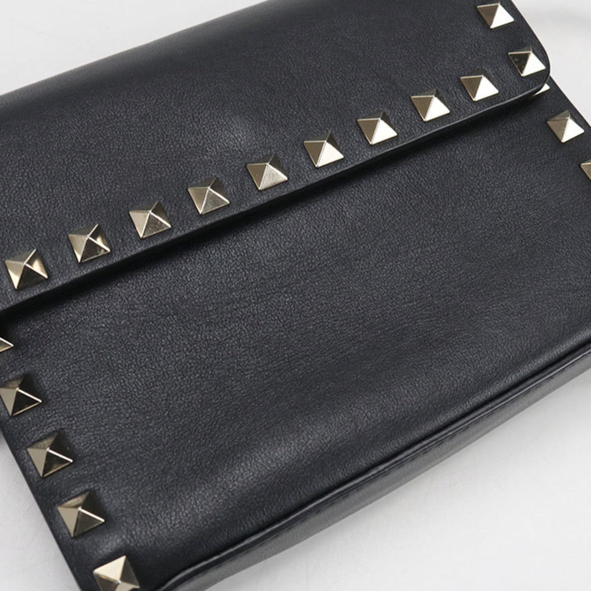 Valentino Garavani Black Leather Shoulder Bag (Pre-Owned)