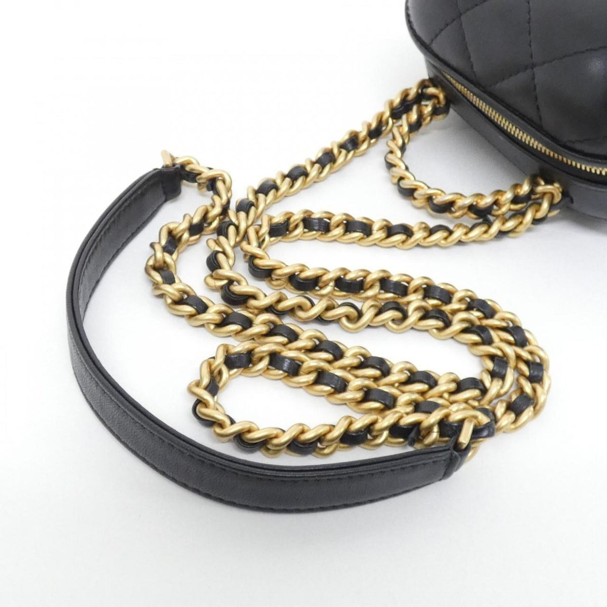 Chanel Black Leather Handbag (Pre-Owned)