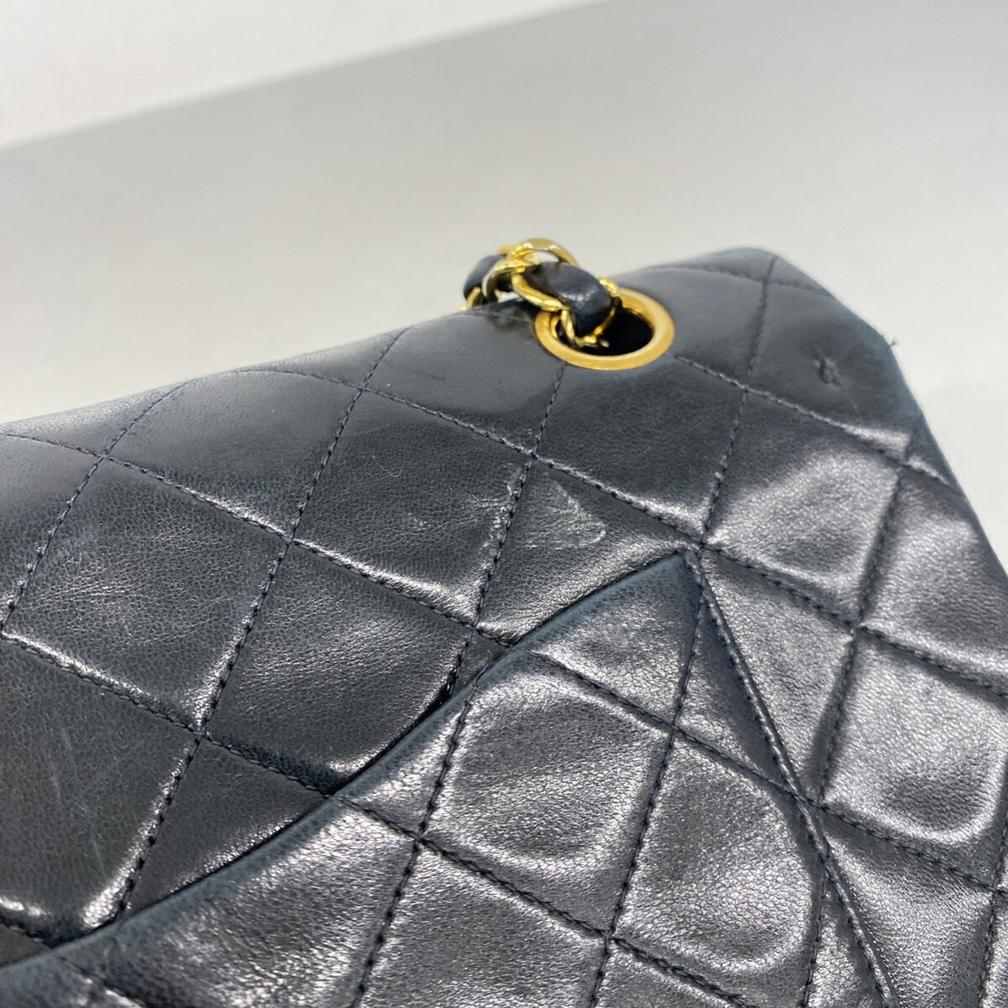 Chanel Black Leather Shoulder Bag (Pre-Owned)