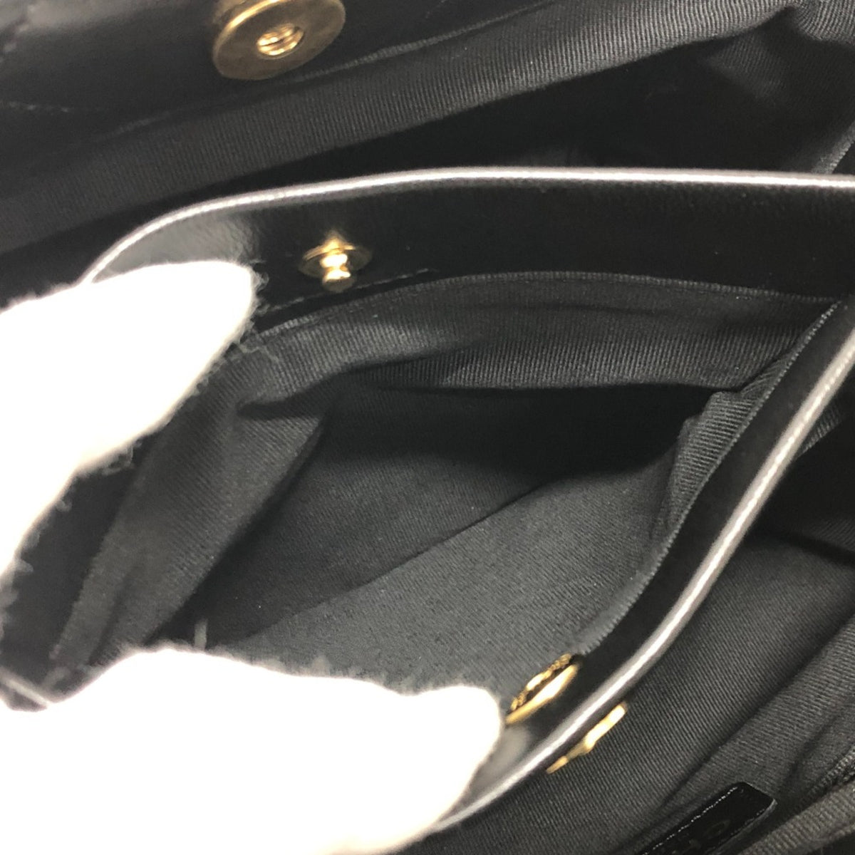 Chanel Black Leather Shoulder Bag (Pre-Owned)