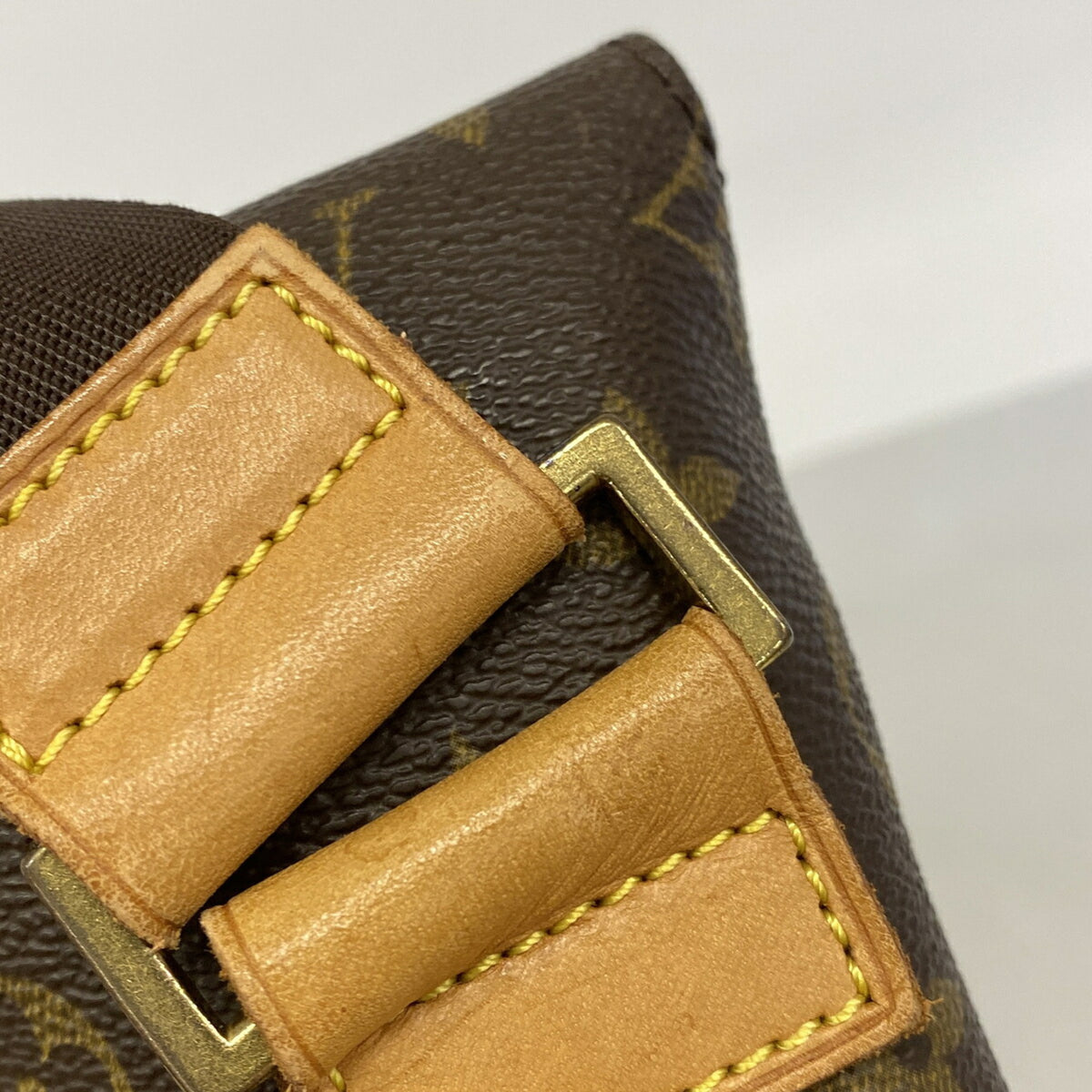 Louis Vuitton Brown Shoulder Bag (Pre-Owned)