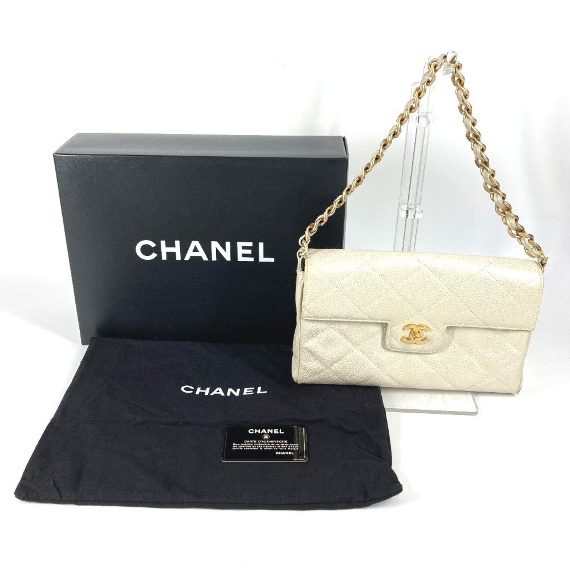 Chanel Matelasse White Grained Calfskin Shoulder Bag (Pre-Owned)
