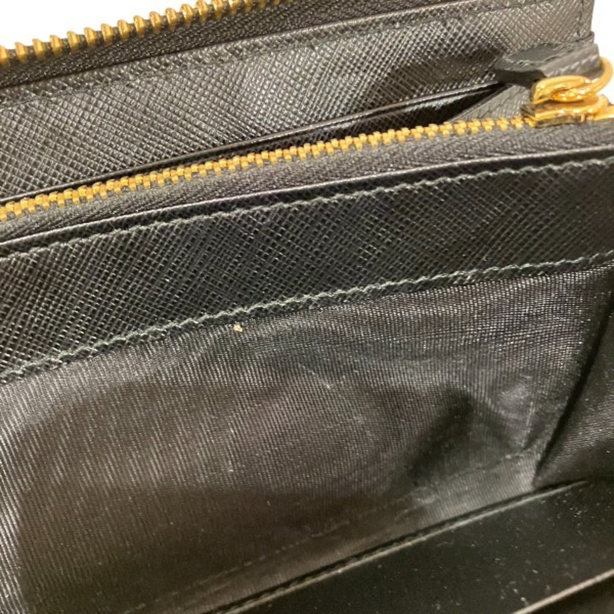 Salvatore Ferragamo Black Leather Long Wallet (Bi-Fold) (Pre-Owned)