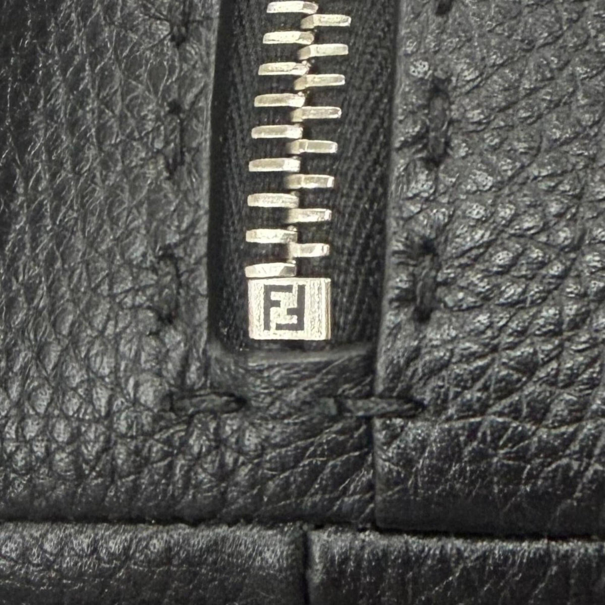 Fendi Black Leather Clutch Bag (Pre-Owned)