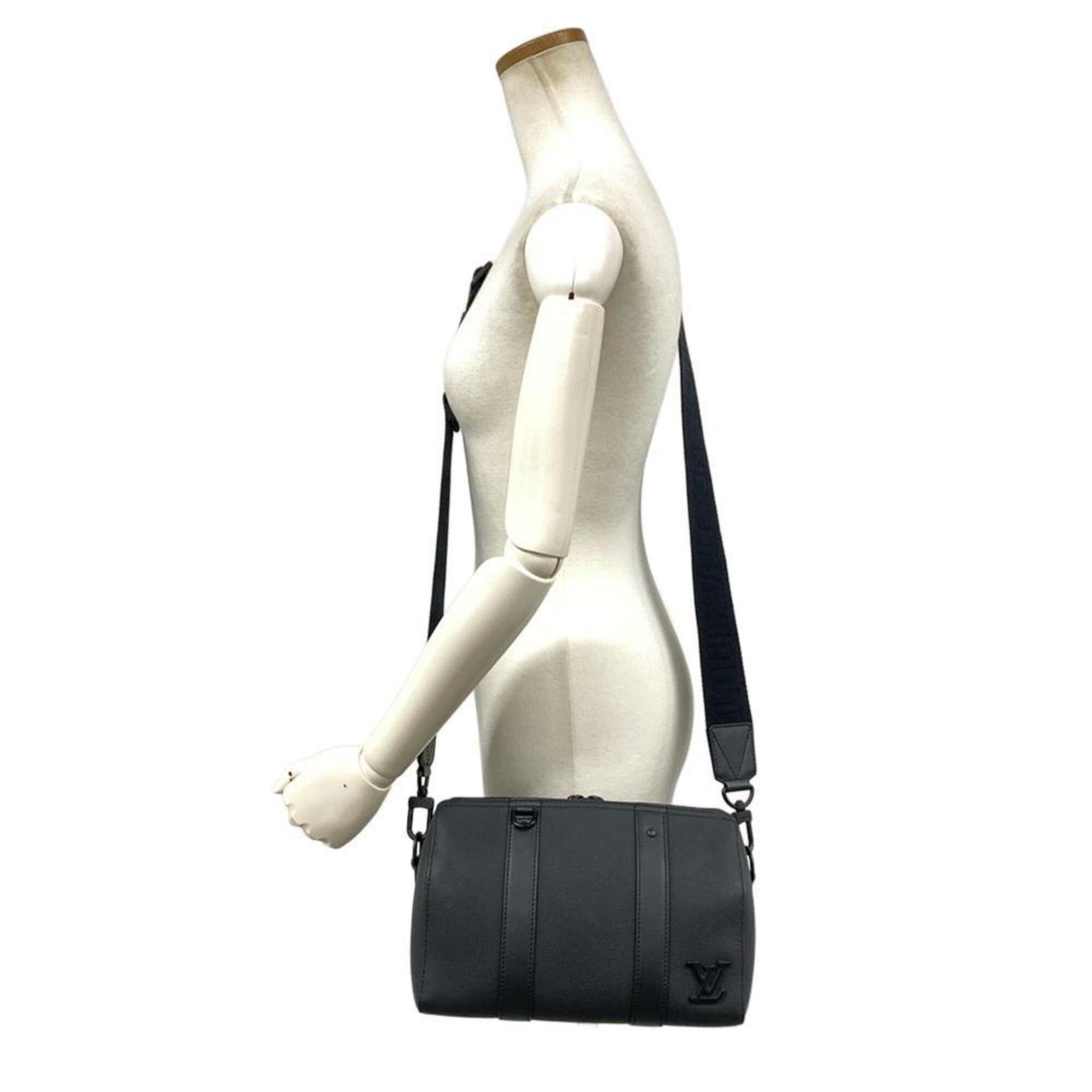 Louis Vuitton Black Leather Shoulder Bag (Pre-Owned)