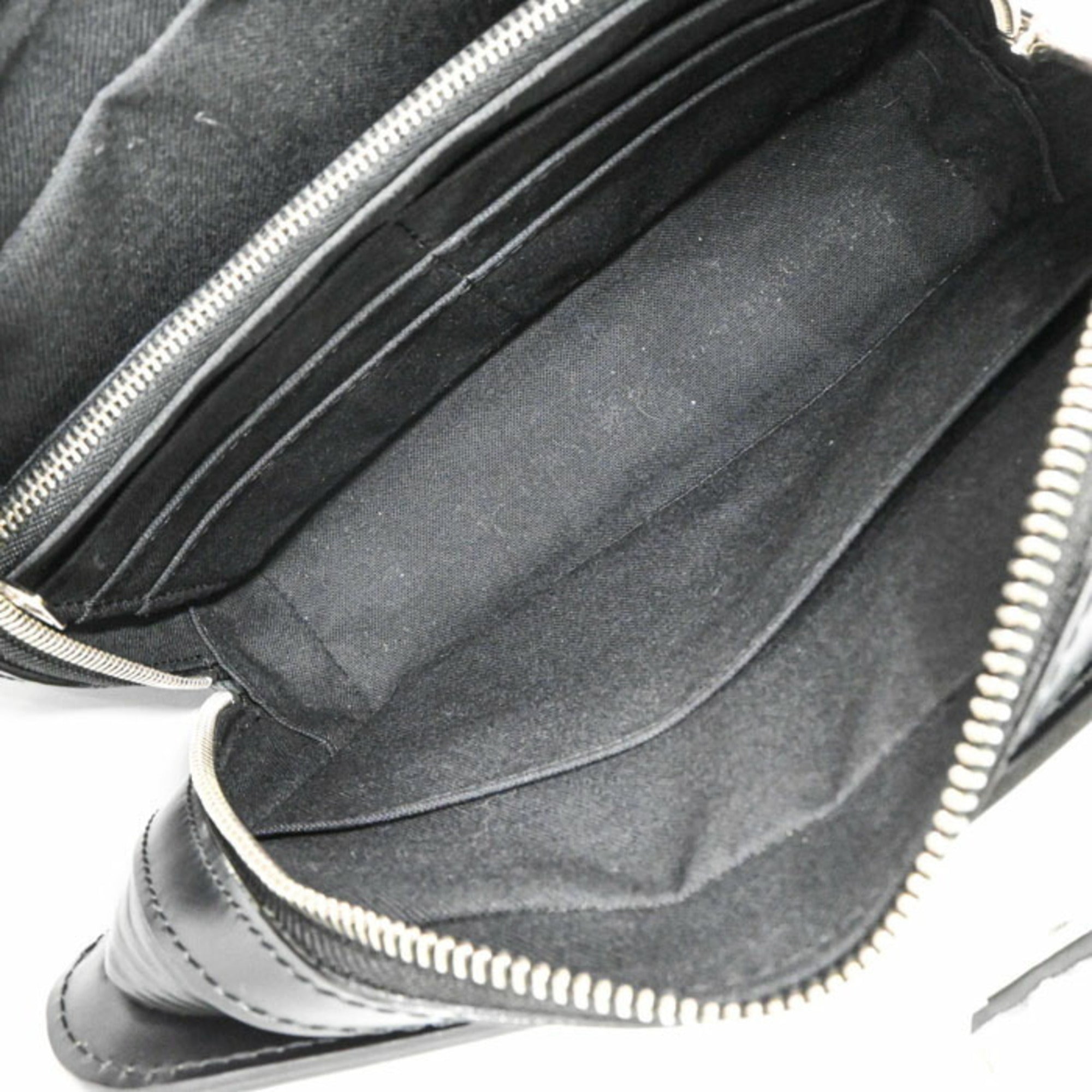 Louis Vuitton Black Epi Leather Clutch Bag (Pre-Owned)