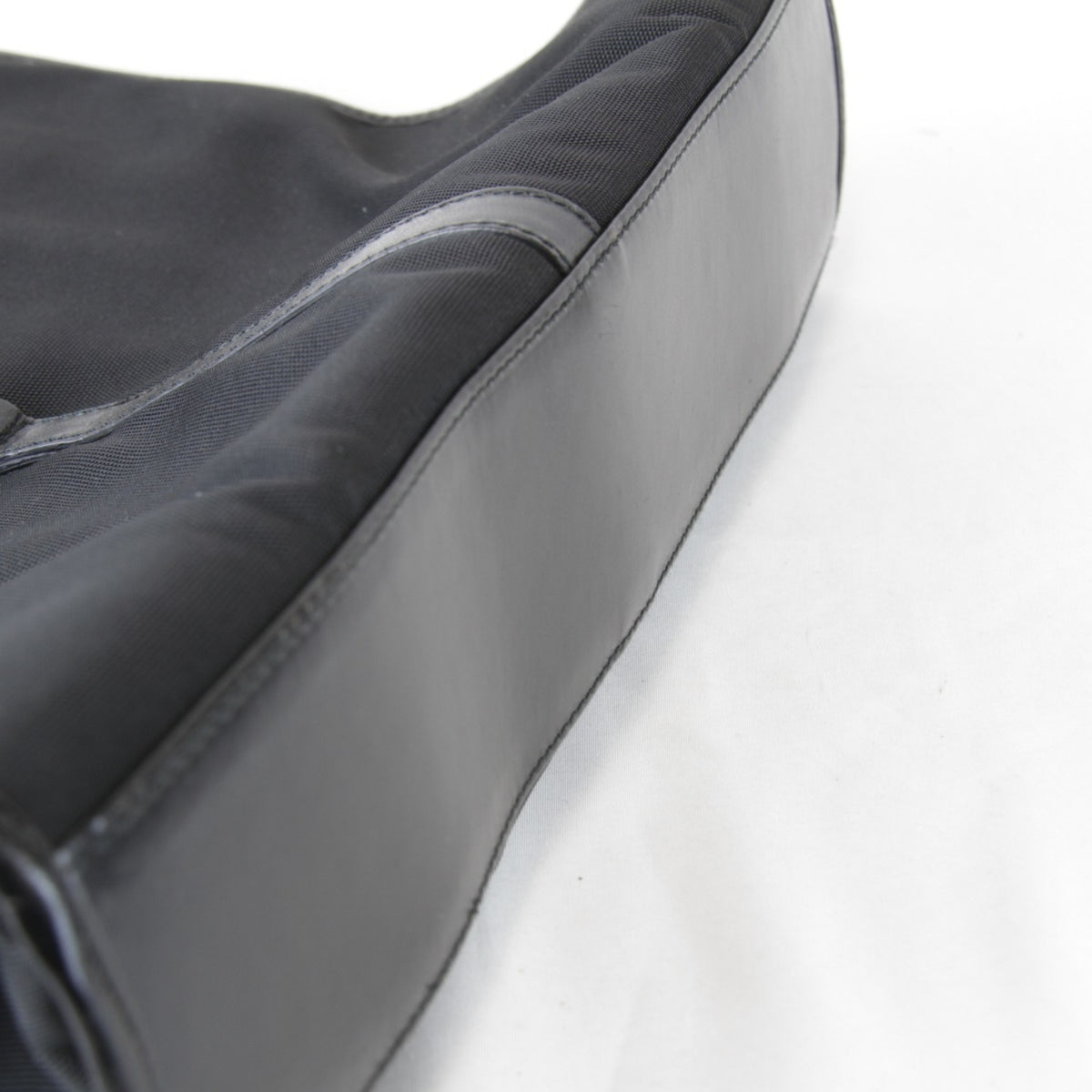 Gucci Black White Nylon Handbag (Pre-Owned)