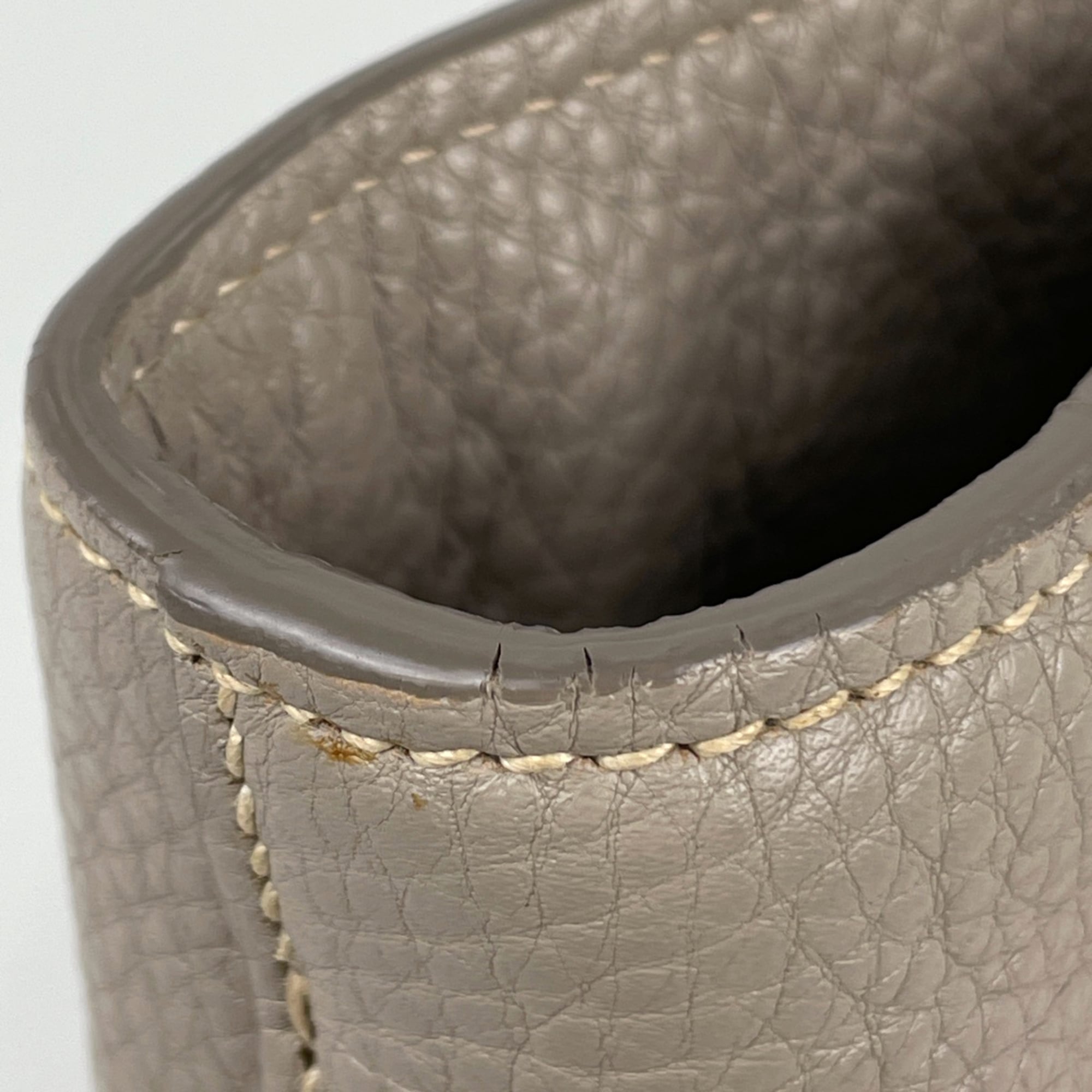 Prada Beige Leather Handbag (Pre-Owned)