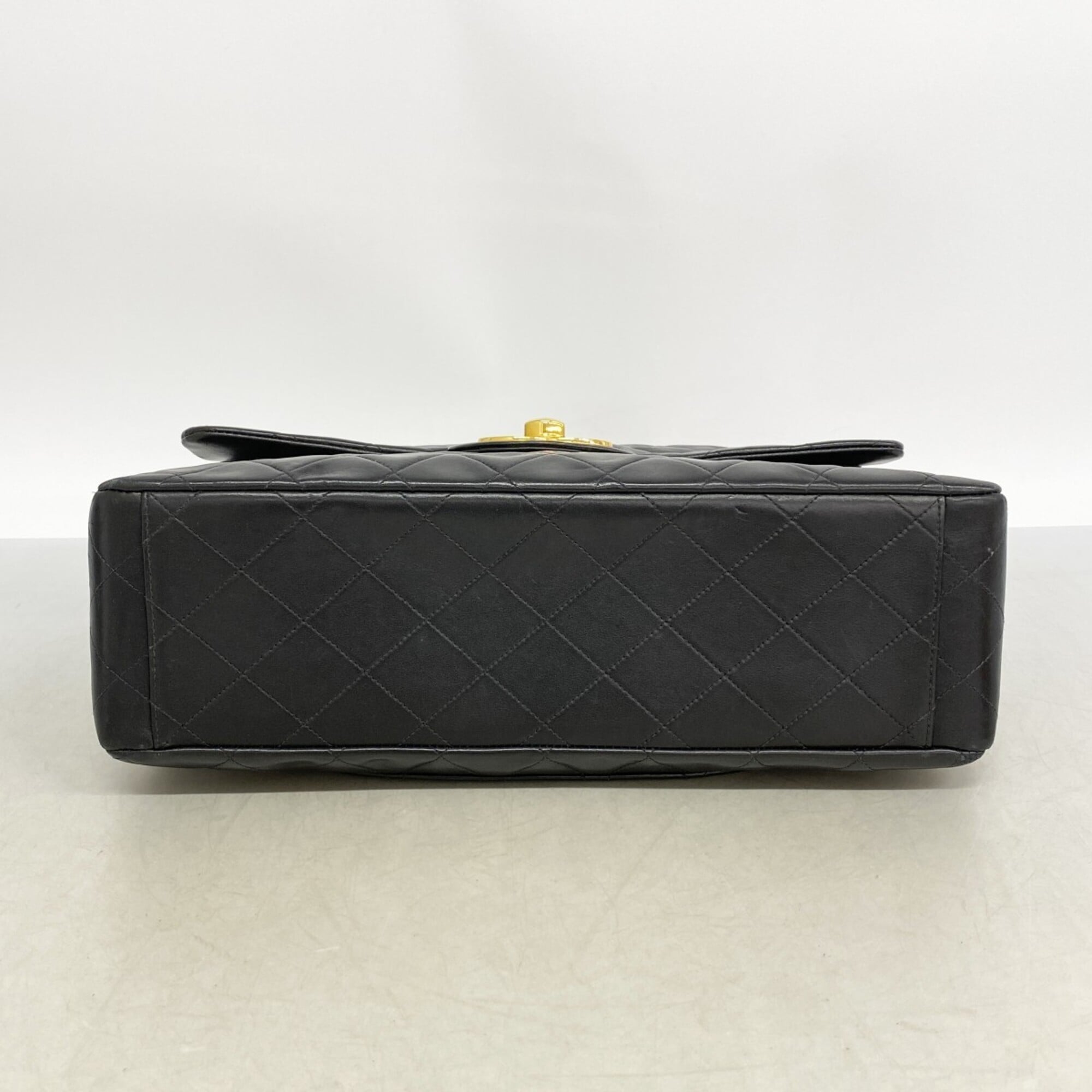 Chanel Black Leather Shoulder Bag (Pre-Owned)
