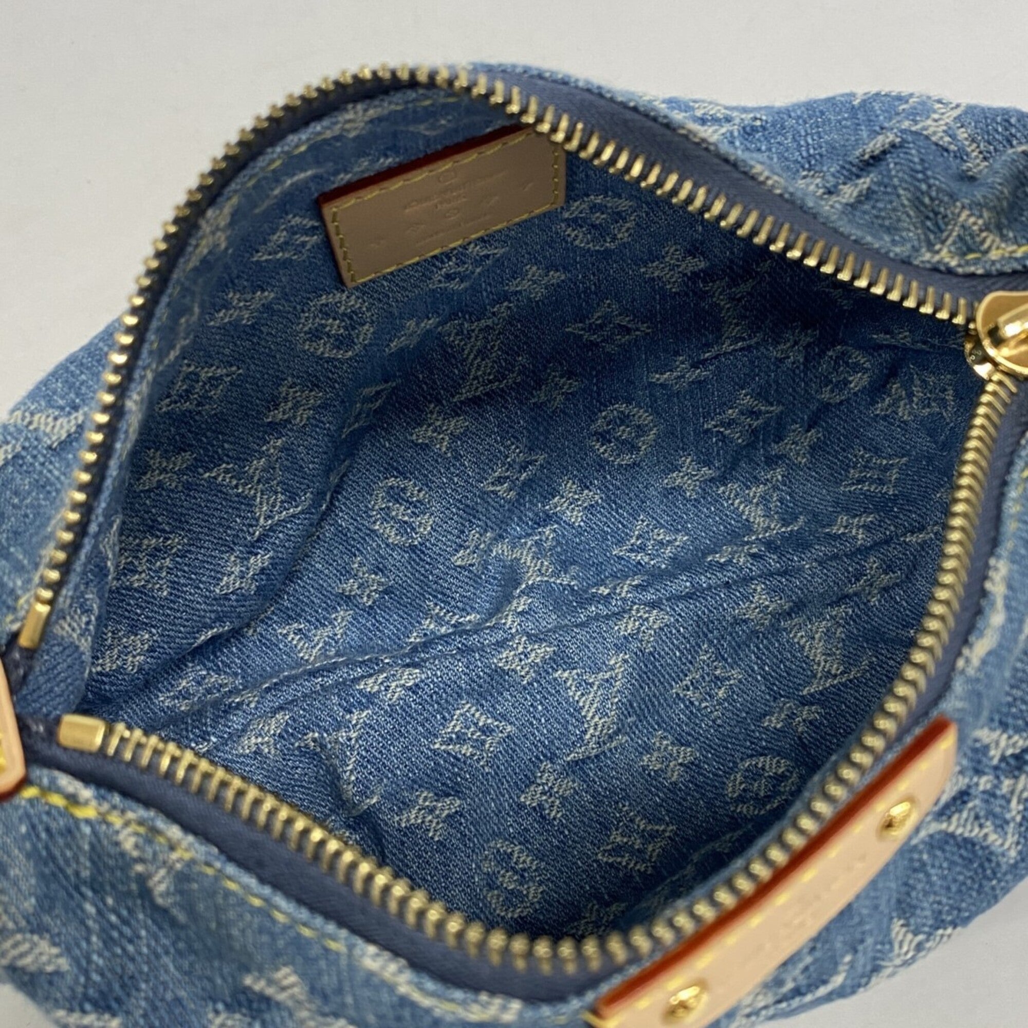 Louis Vuitton Blue Handbag (Pre-Owned)
