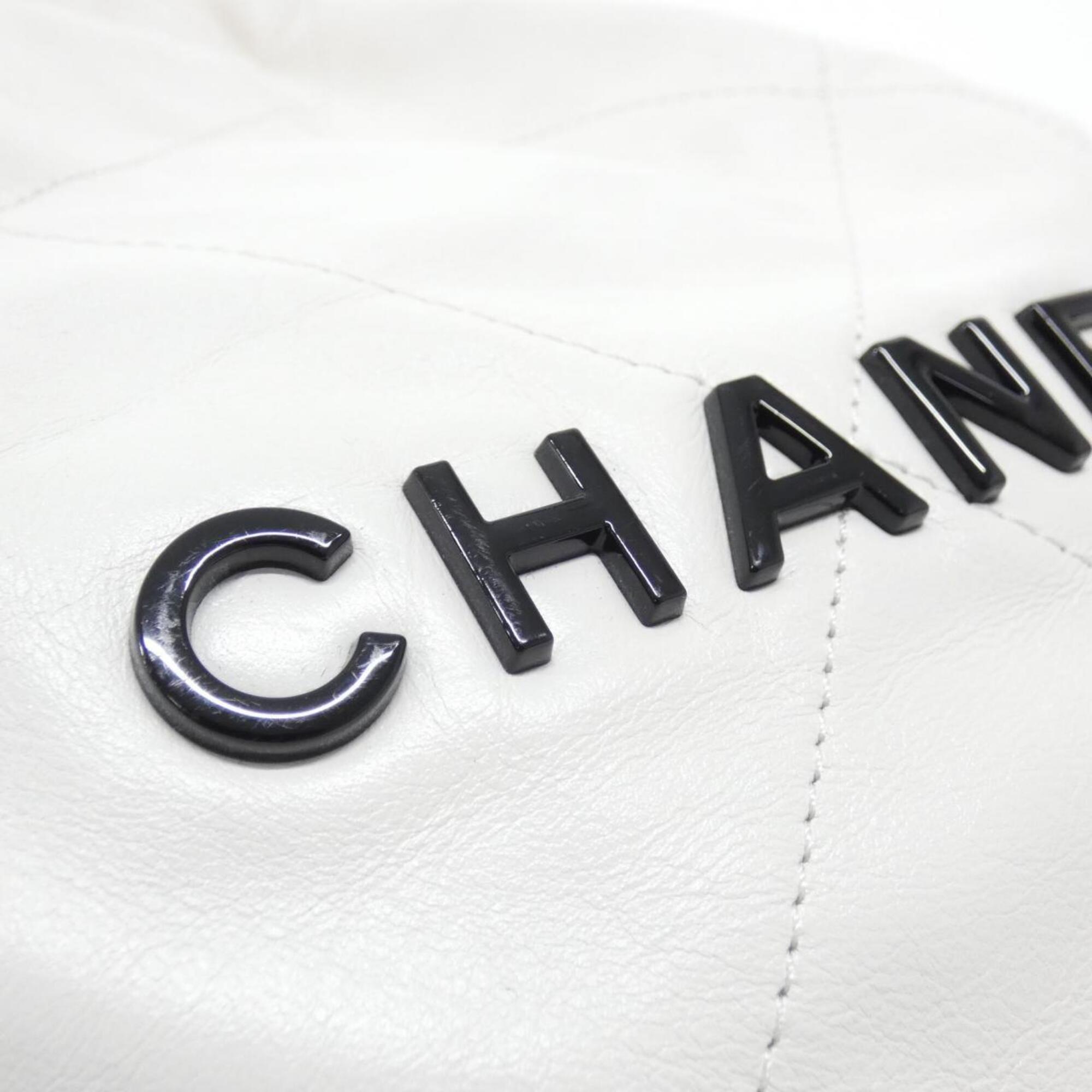 Chanel White Leather Shoulder Bag (Pre-Owned)
