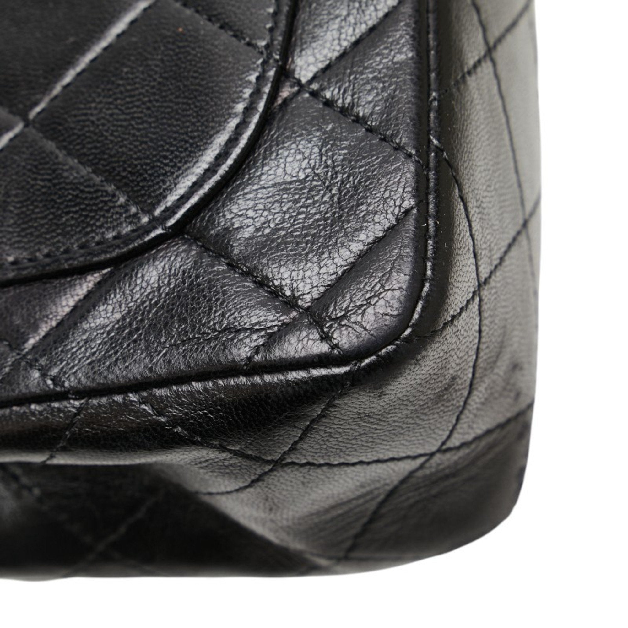 Chanel Matelasse Black Leather Shoulder Bag (Pre-Owned)