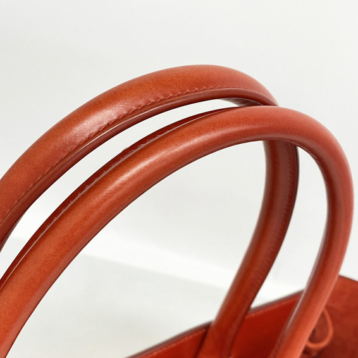 Salvatore Ferragamo Red Color Leather Handbag (Pre-Owned)