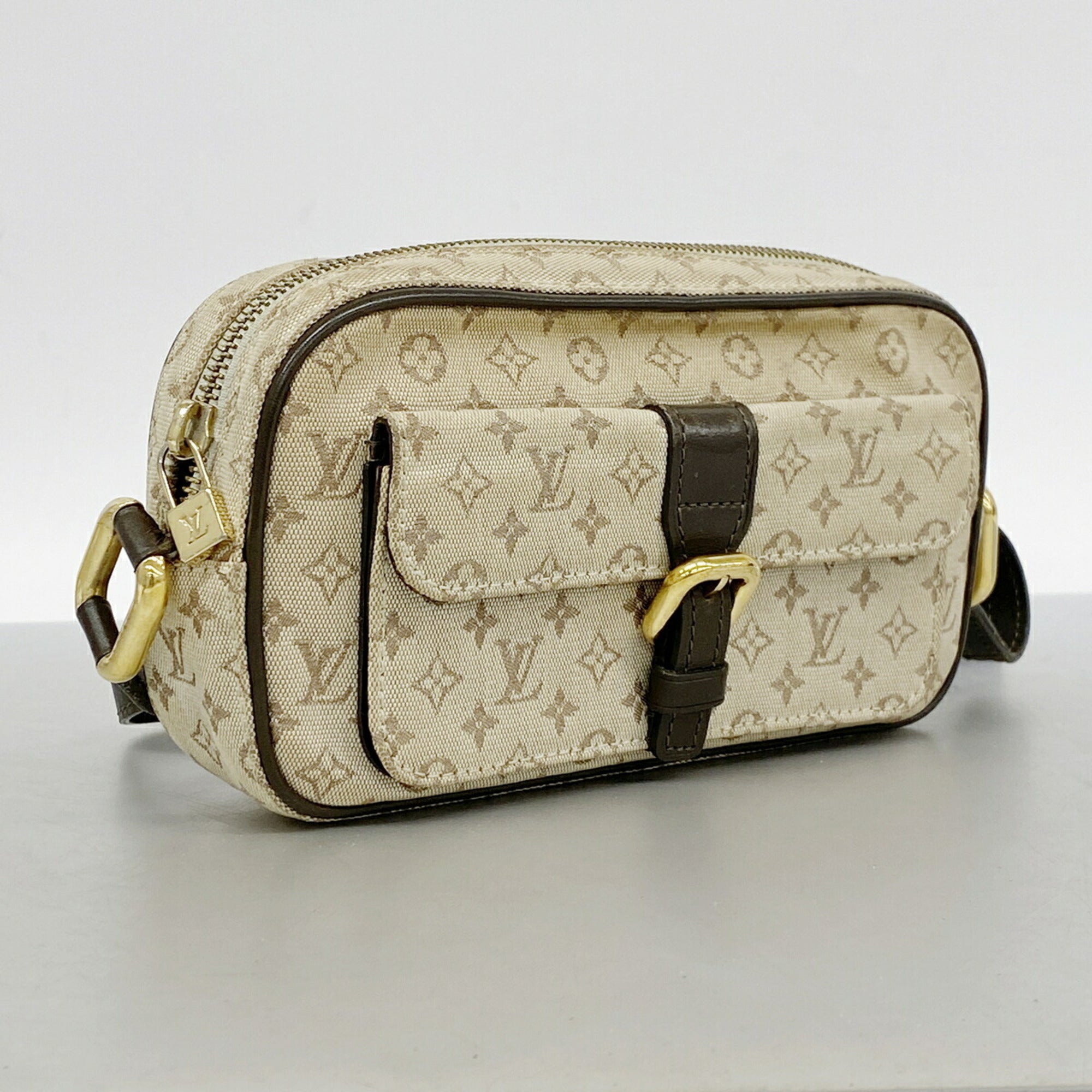 Louis Vuitton Khaki Shoulder Bag (Pre-Owned)