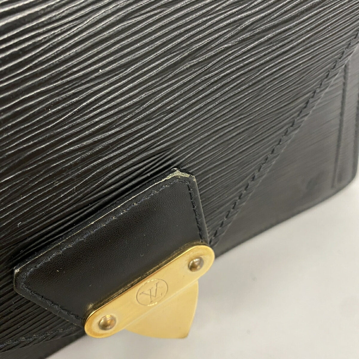 Louis Vuitton Noir Clutch Bag (Pre-Owned)