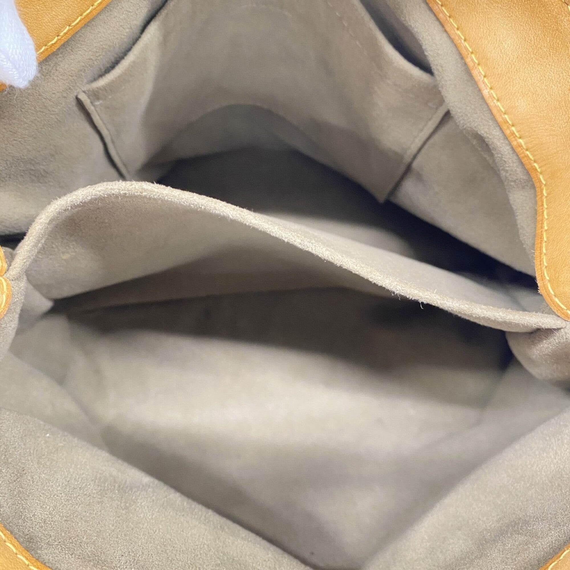 Louis Vuitton Noir Handbag (Pre-Owned)