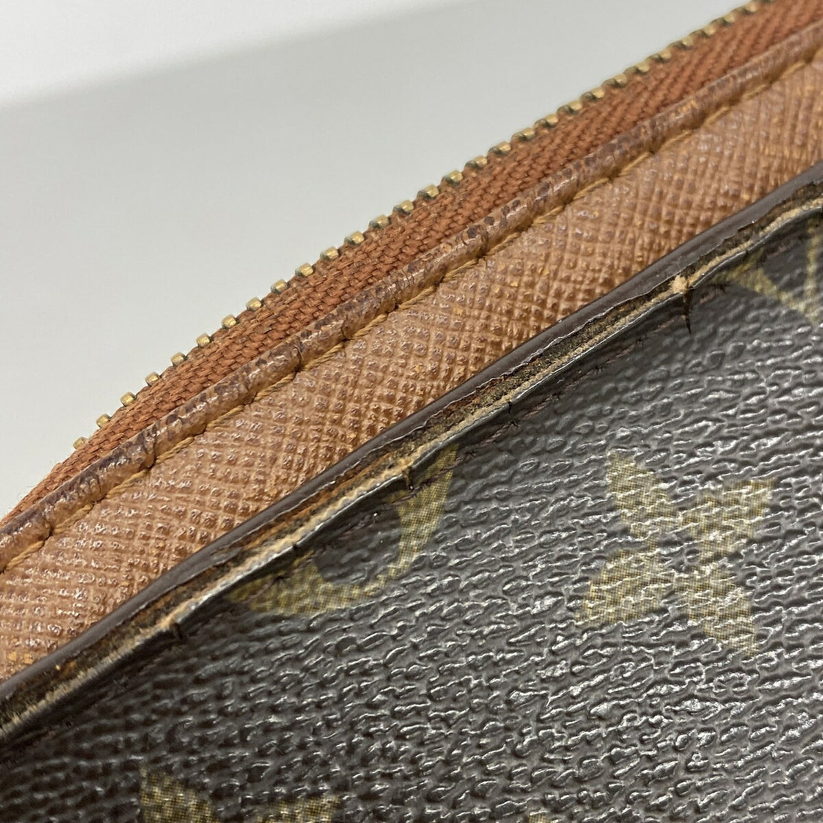 Louis Vuitton Brown Clutch Bag (Pre-Owned)