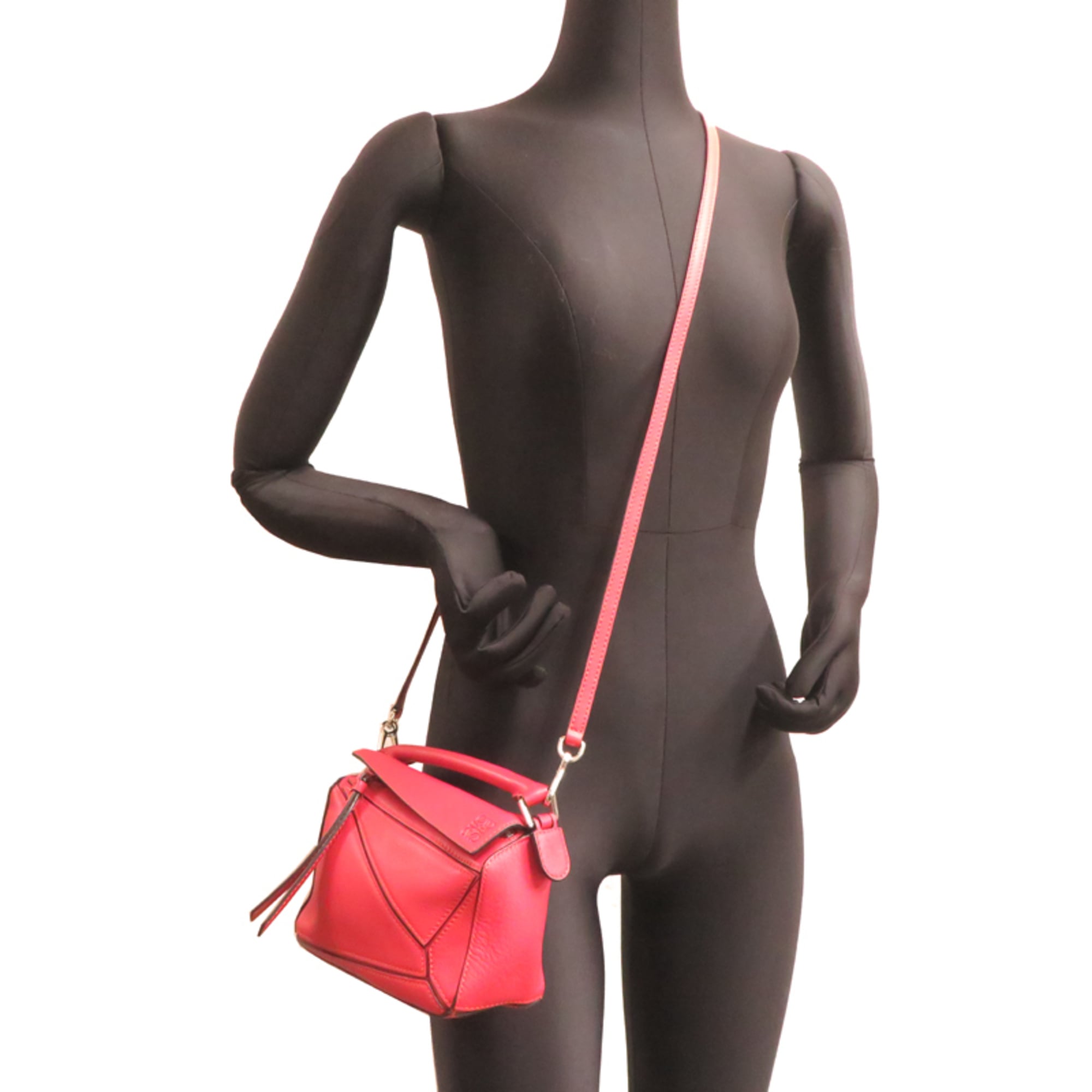 Loewe Red Color Leather Handbag (Pre-Owned)