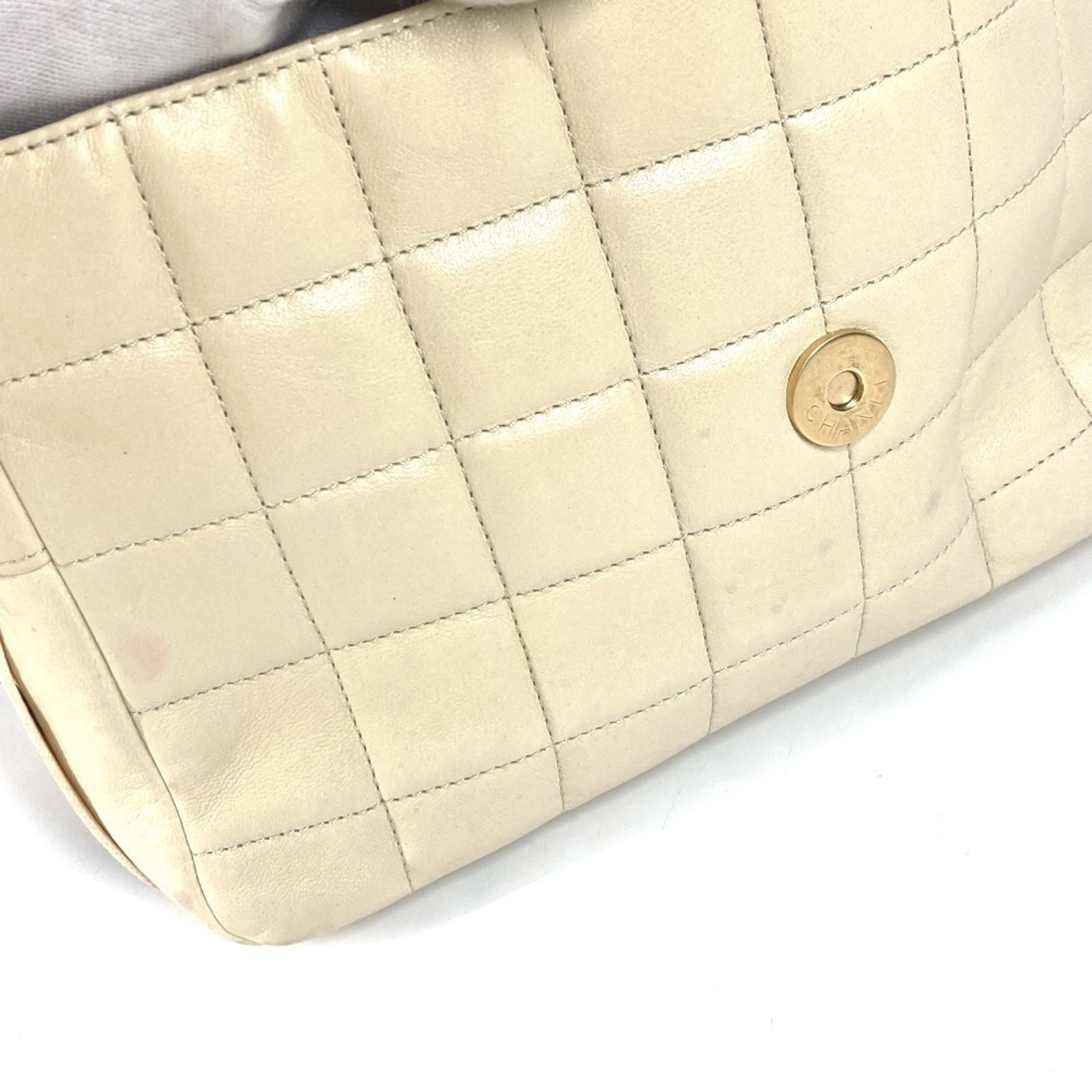 Chanel Chocolate Bar Black White Leather Pochette Shoulder Bag (Pre-Owned)